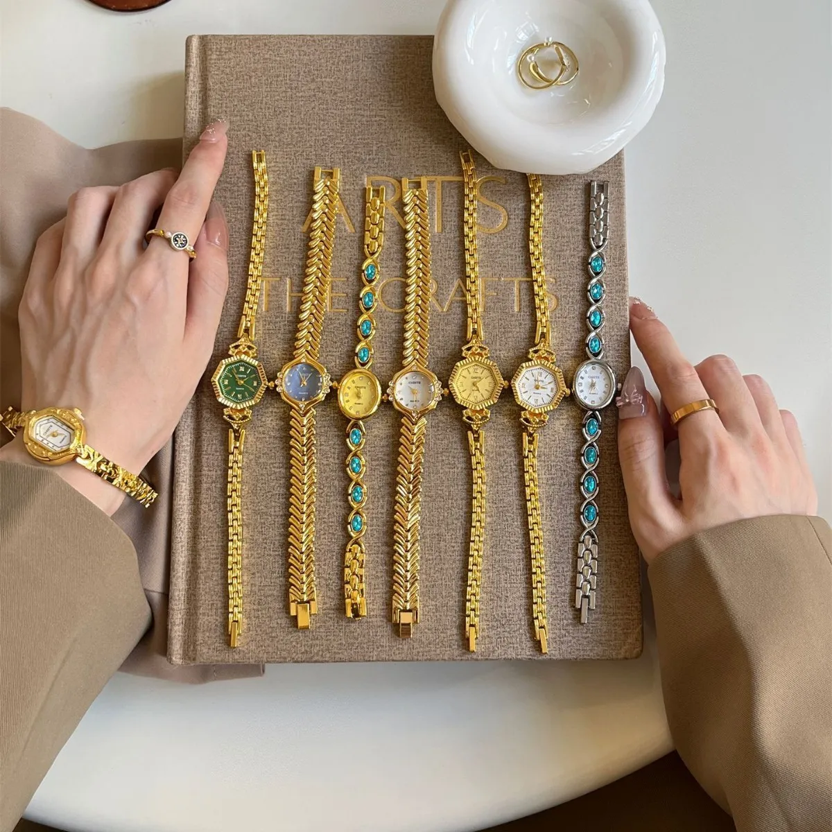 Vintage Style Women's Bracelet Watch - Elegant Gold Finish, Exquisite Design, Perfect for Junior High Students and Ladies - Popular Luxury Timepiece thumbnail 1