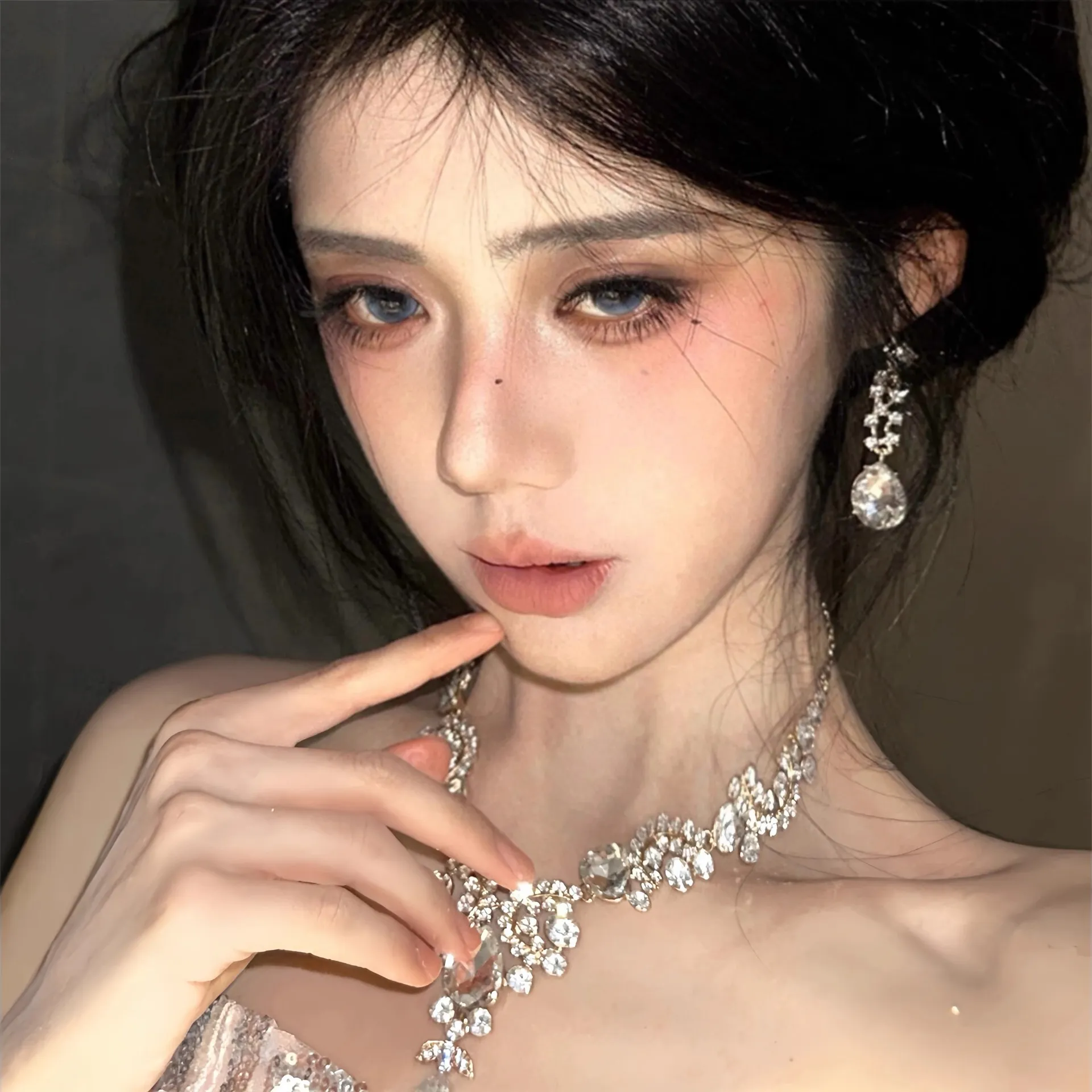 Sparkling Diamond Tassel Necklace and Earrings Set - Women's Luxury Jewelry Set - Elegant Court Style Lockbone Chain - Niche Design Neck Accessories thumbnail 2