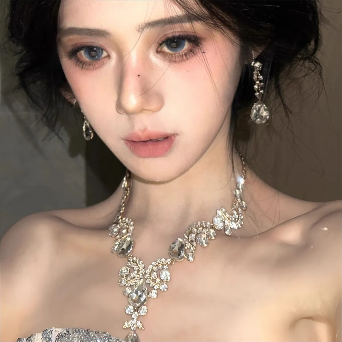 Sparkling Diamond Tassel Necklace and Earrings Set - Women's Luxury Jewelry Set - Elegant Court Style Lockbone Chain - Niche Design Neck Accessories showcase 3