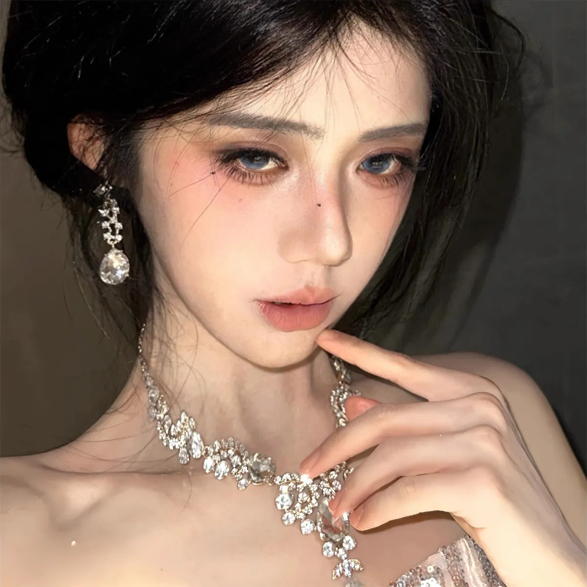 Sparkling Diamond Tassel Necklace and Earrings Set - Women's Luxury Jewelry Set - Elegant Court Style Lockbone Chain - Niche Design Neck Accessories showcase 6