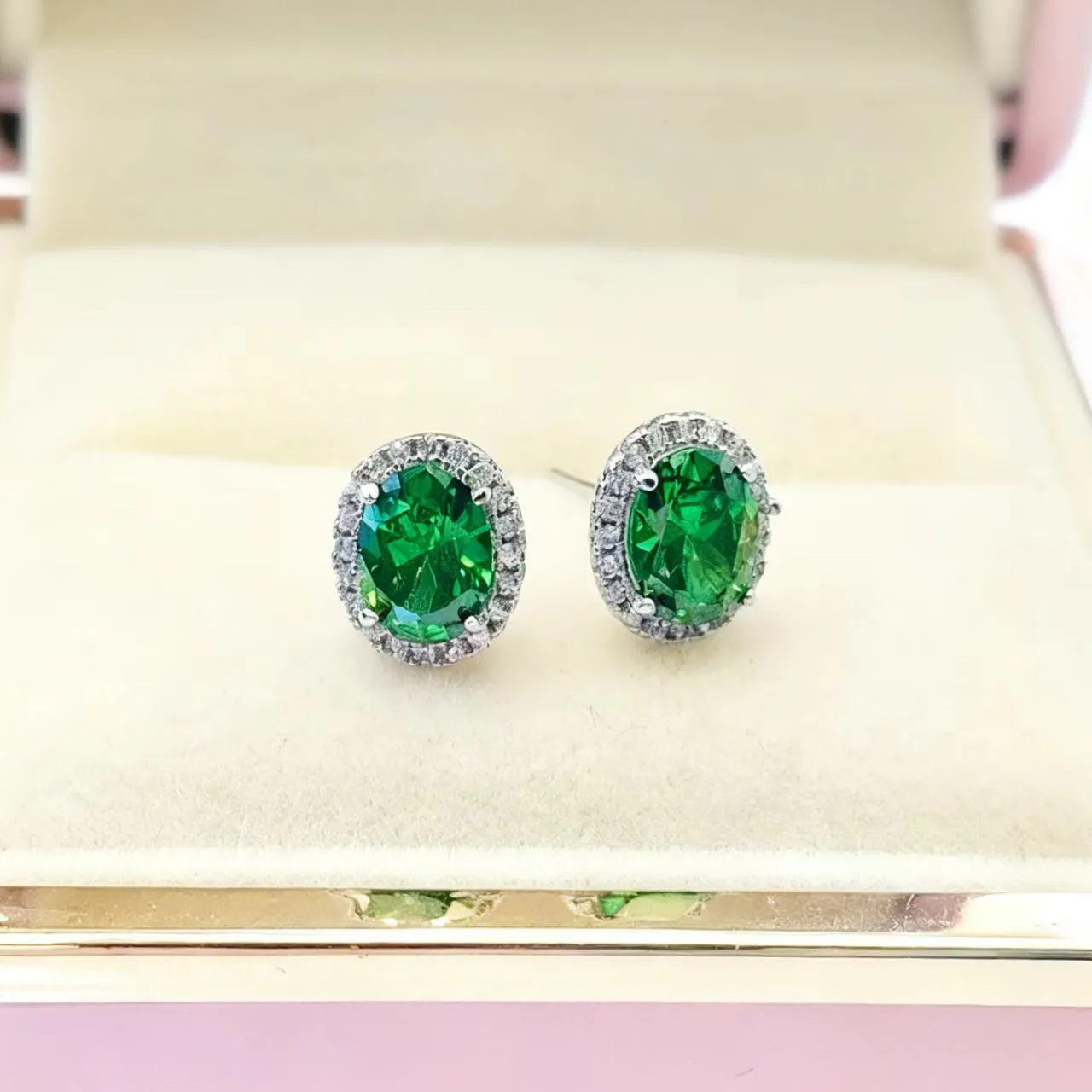 Emerald Green Jewelry Set for Women - Coconut Round Gemstone Pendant Necklace, Earrings, and Ring - Elegant Dinner Party Accessories - Influencer Style thumbnail 4