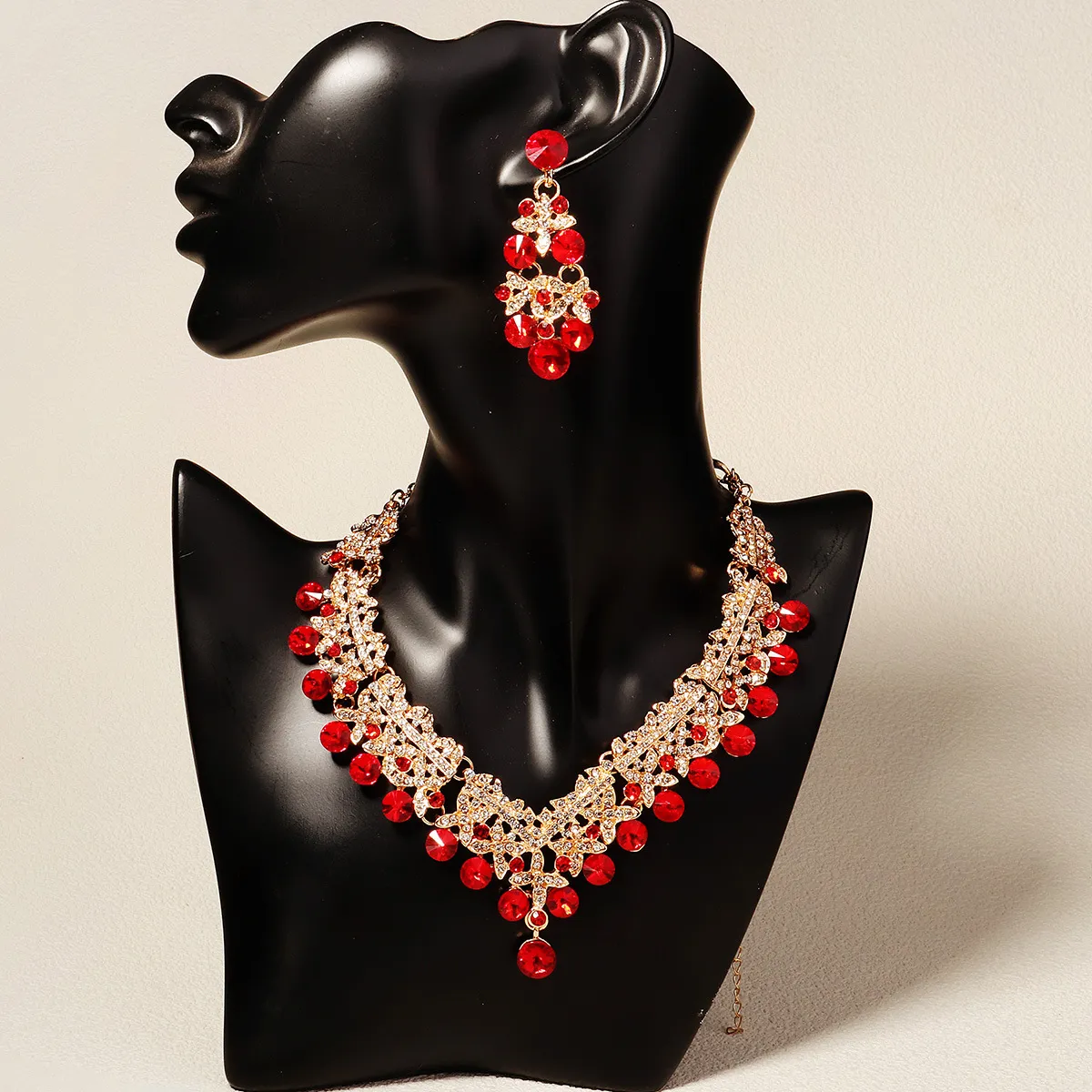 Rhinestone Jewelry Set for Women - European American Style Necklace and Earrings - Exaggerated Retro Alloy Fashion Jewelry Set showcase 16