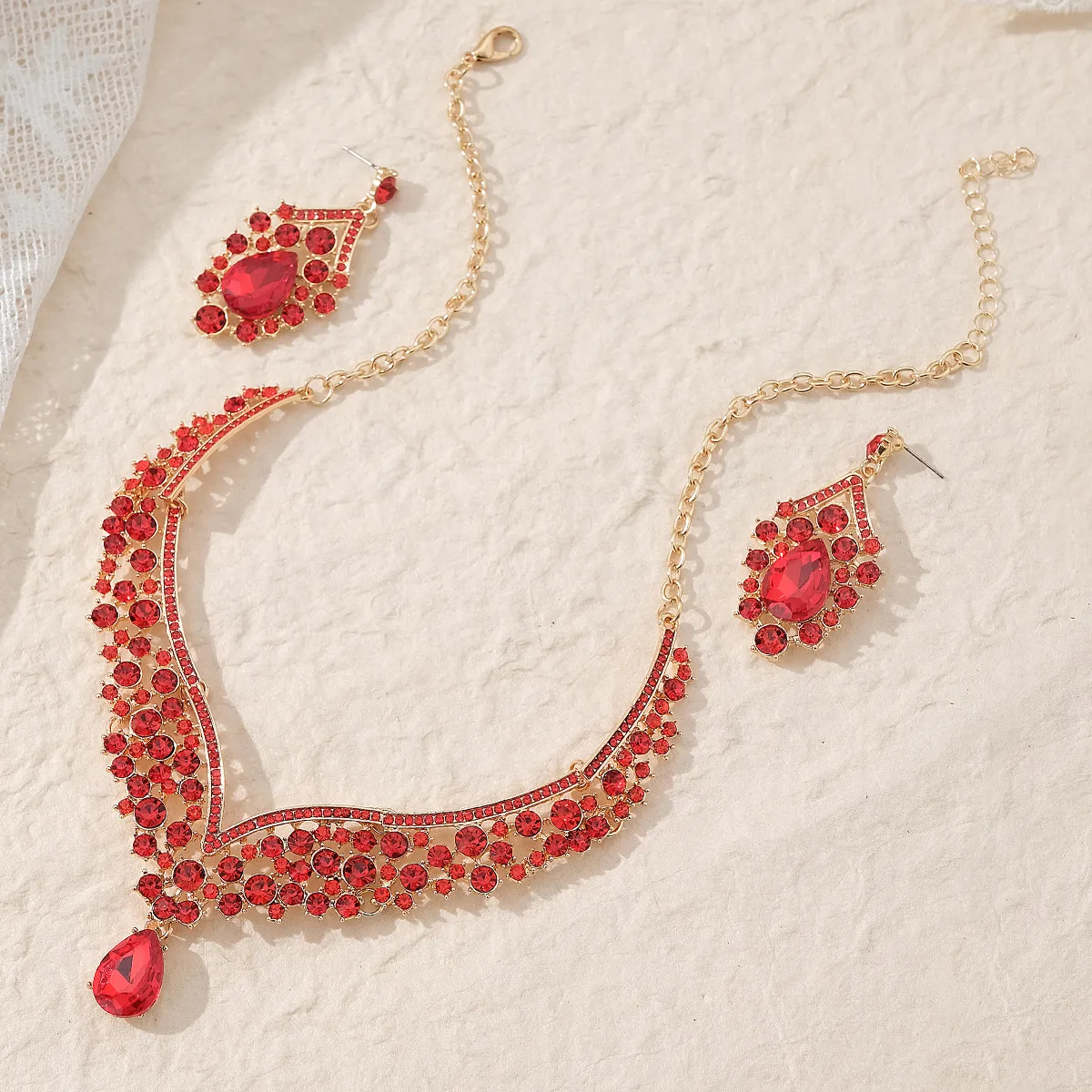 Rhinestone Jewelry Set for Women - European American Style Necklace and Earrings - Exaggerated Retro Alloy Fashion Jewelry Set showcase 9