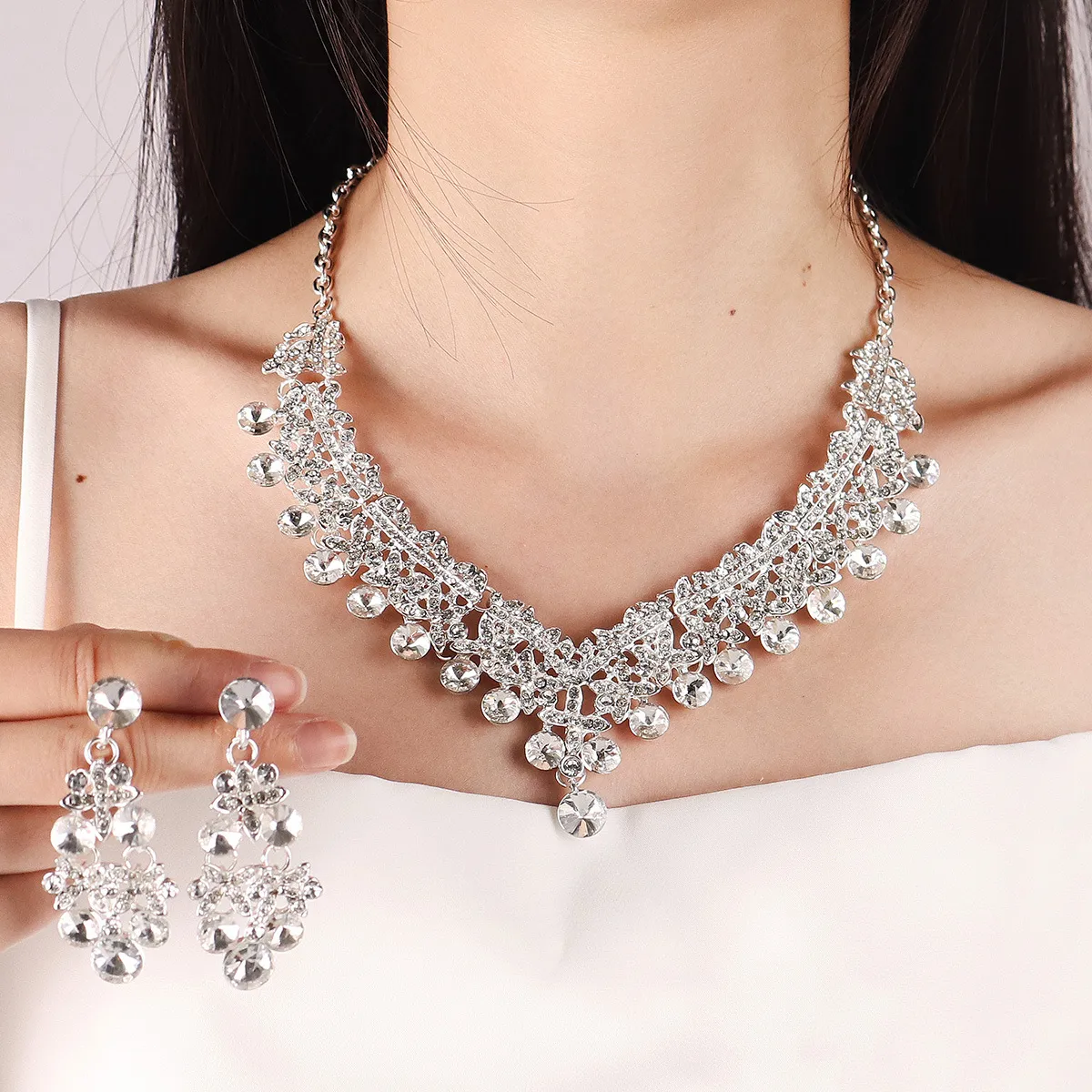Rhinestone Jewelry Set for Women - European American Style Necklace and Earrings - Exaggerated Retro Alloy Fashion Jewelry Set showcase 6