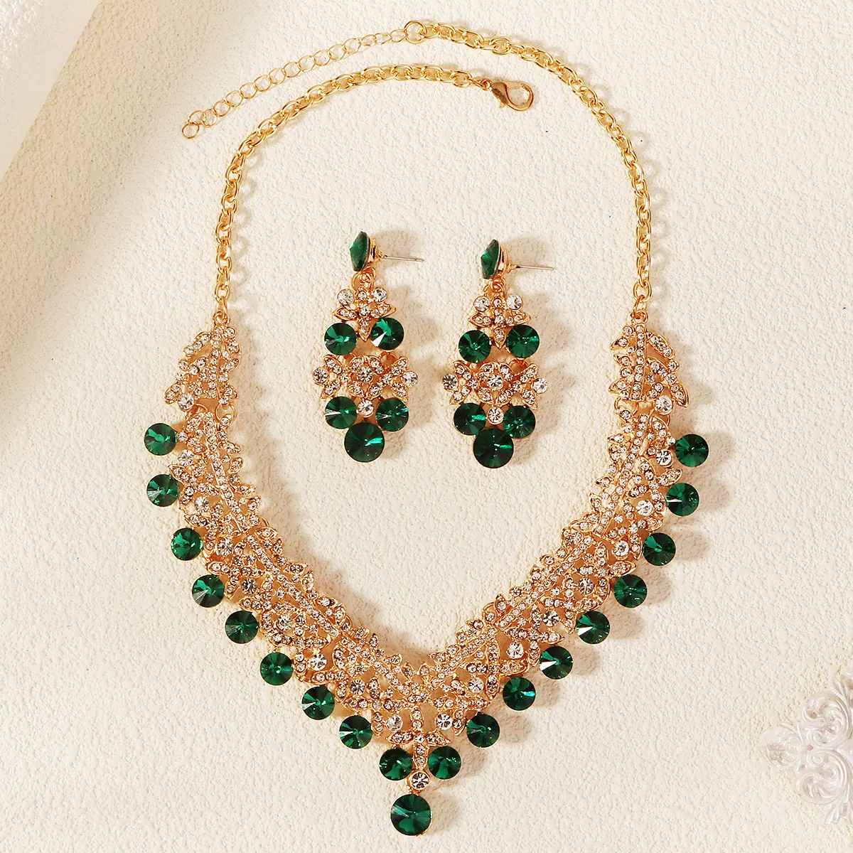 Rhinestone Jewelry Set for Women - European American Style Necklace and Earrings - Exaggerated Retro Alloy Fashion Jewelry Set showcase 20