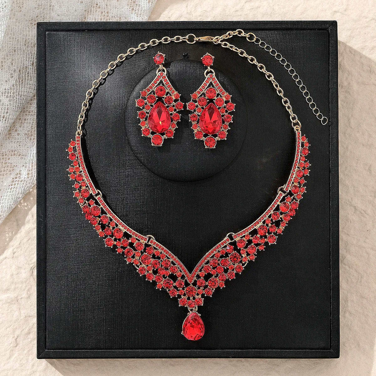 Rhinestone Jewelry Set for Women - European American Style Necklace and Earrings - Exaggerated Retro Alloy Fashion Jewelry Set showcase 8