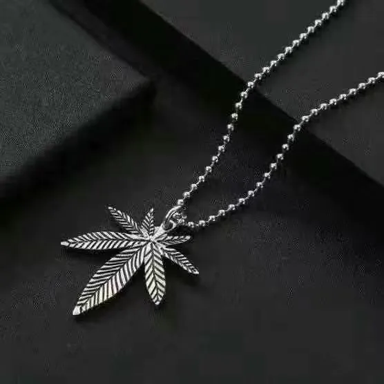 Men's Titanium Steel Cuban Link Chain Necklace - Fashionable Clavicle Pendant, High-End Niche Design, All-Match Accessories for Stylish Men thumbnail 6