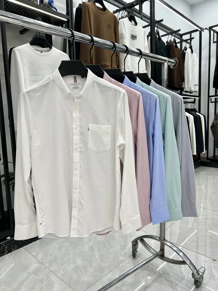 Tommy Hilfiger Men's Long Sleeve Oxford Shirt - Classic Fit Button Down Cotton Dress Shirt - Casual Lapel Top for Men showcase 3