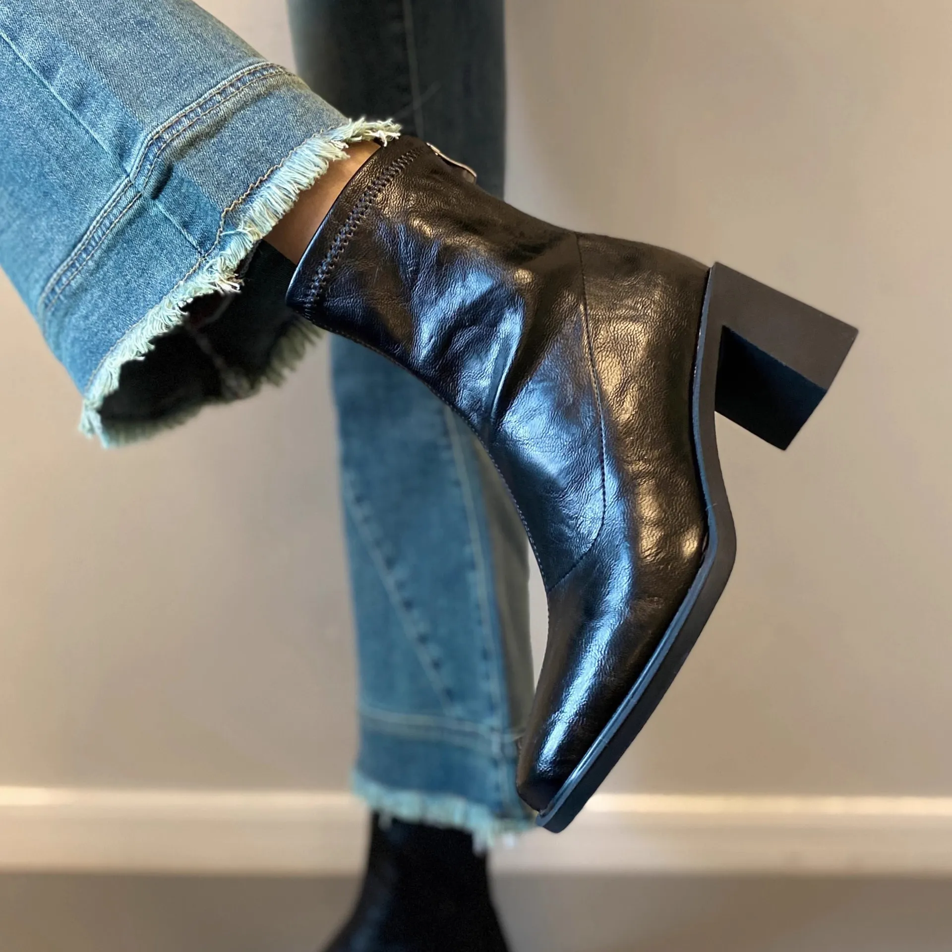 Women's Genuine Leather Ankle Boots Cowhide Thick Heel Square Toe British Style Pleated Black Elastic Slim Fit Autumn Winter Fashion Boots thumbnail 2