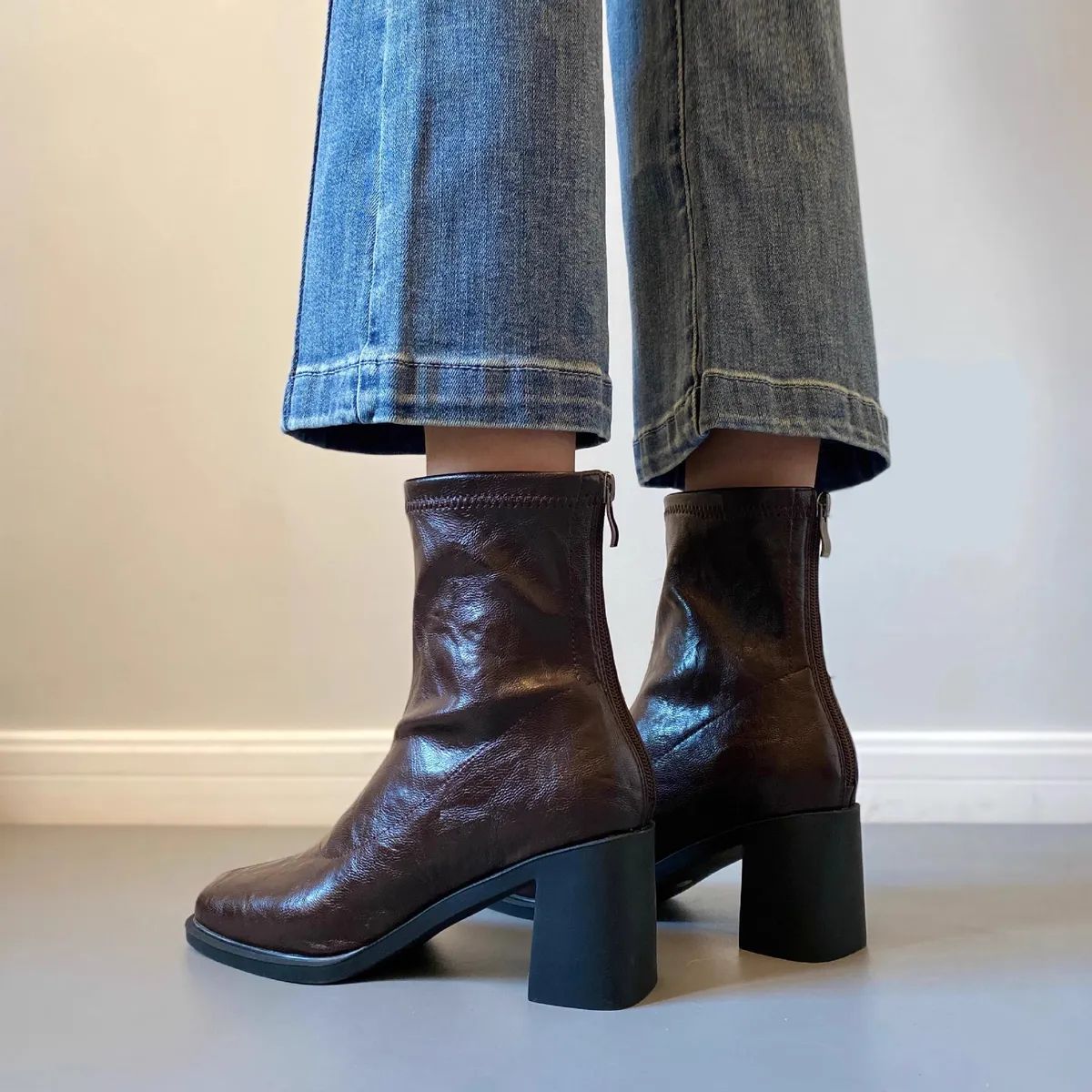 Women's Genuine Leather Ankle Boots Cowhide Thick Heel Square Toe British Style Pleated Black Elastic Slim Fit Autumn Winter Fashion Boots showcase 9