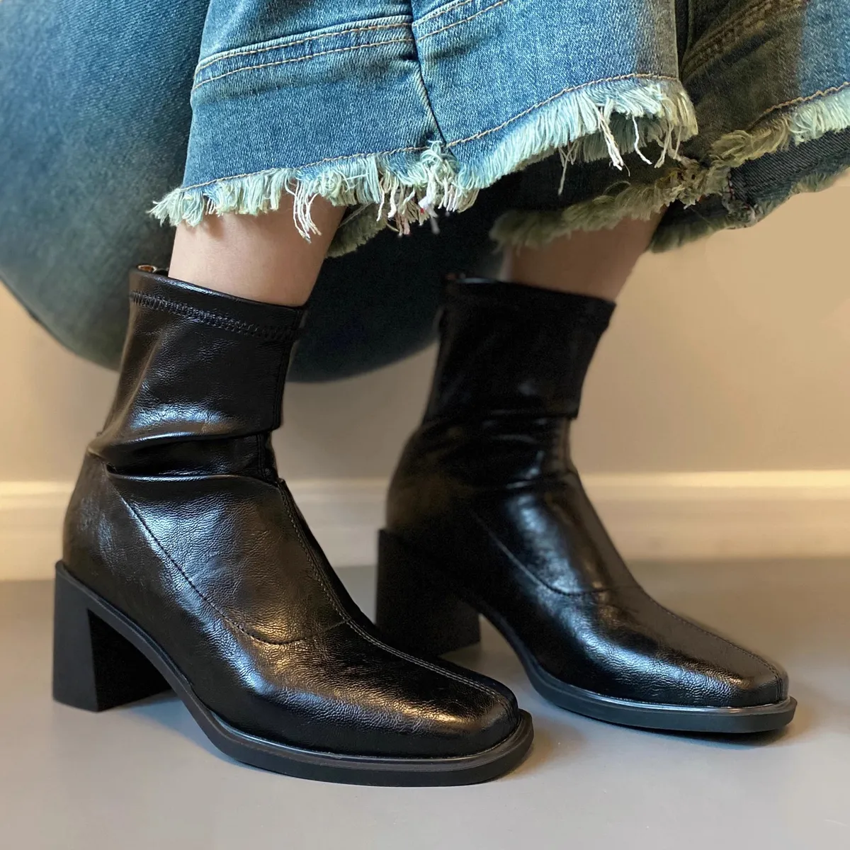 Women's Genuine Leather Ankle Boots Cowhide Thick Heel Square Toe British Style Pleated Black Elastic Slim Fit Autumn Winter Fashion Boots showcase 5