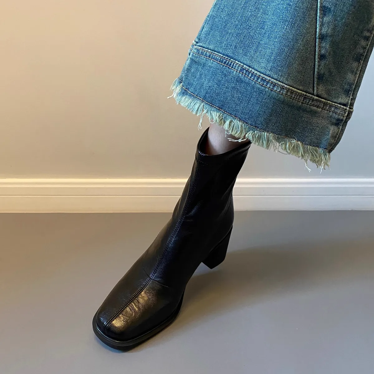 Women's Genuine Leather Ankle Boots Cowhide Thick Heel Square Toe British Style Pleated Black Elastic Slim Fit Autumn Winter Fashion Boots showcase 6