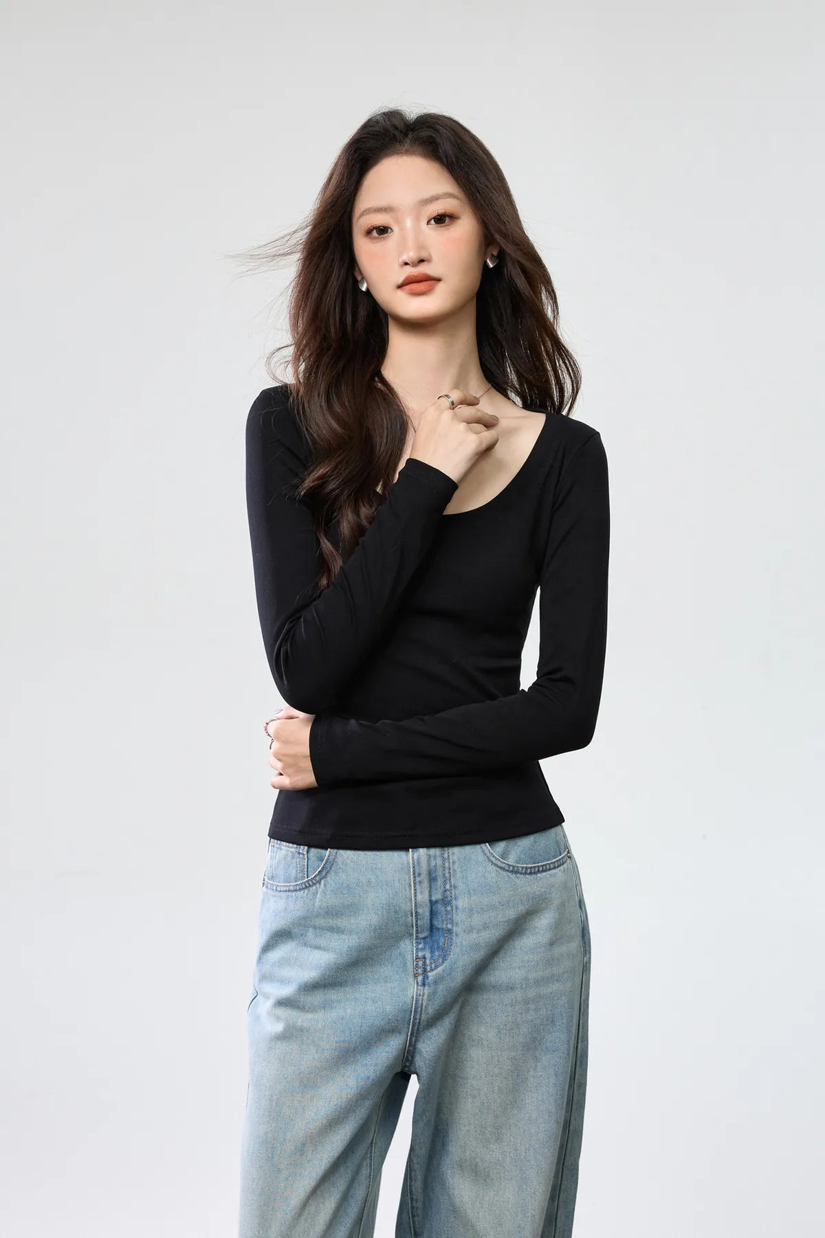 Women's Combed Cotton Long Sleeve T-Shirt - U-Neck Slim Fit Versatile Top for Autumn, Simple Solid Color Undershirt showcase 9
