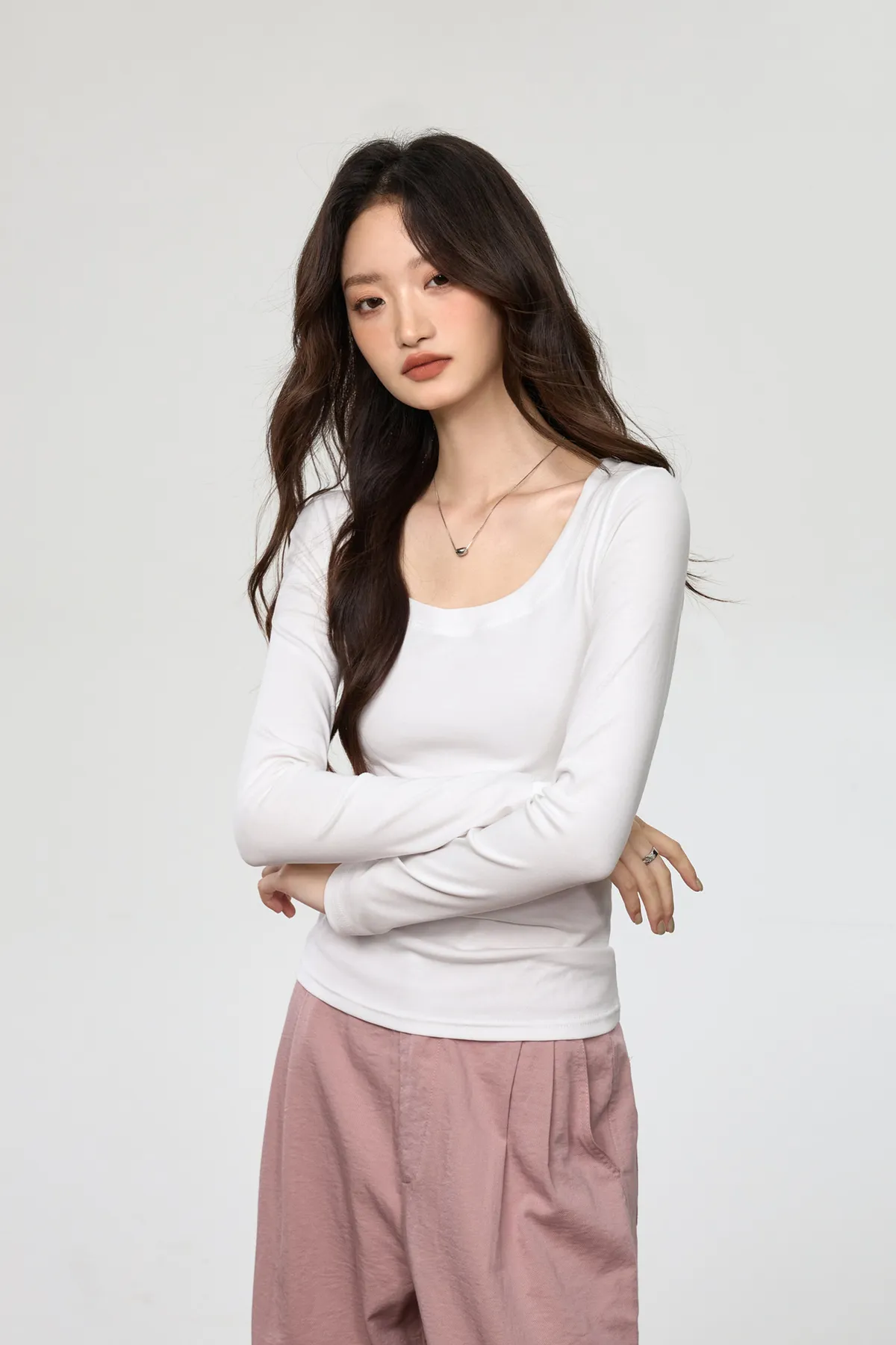Women's Combed Cotton Long Sleeve T-Shirt - U-Neck Slim Fit Versatile Top for Autumn, Simple Solid Color Undershirt showcase 12