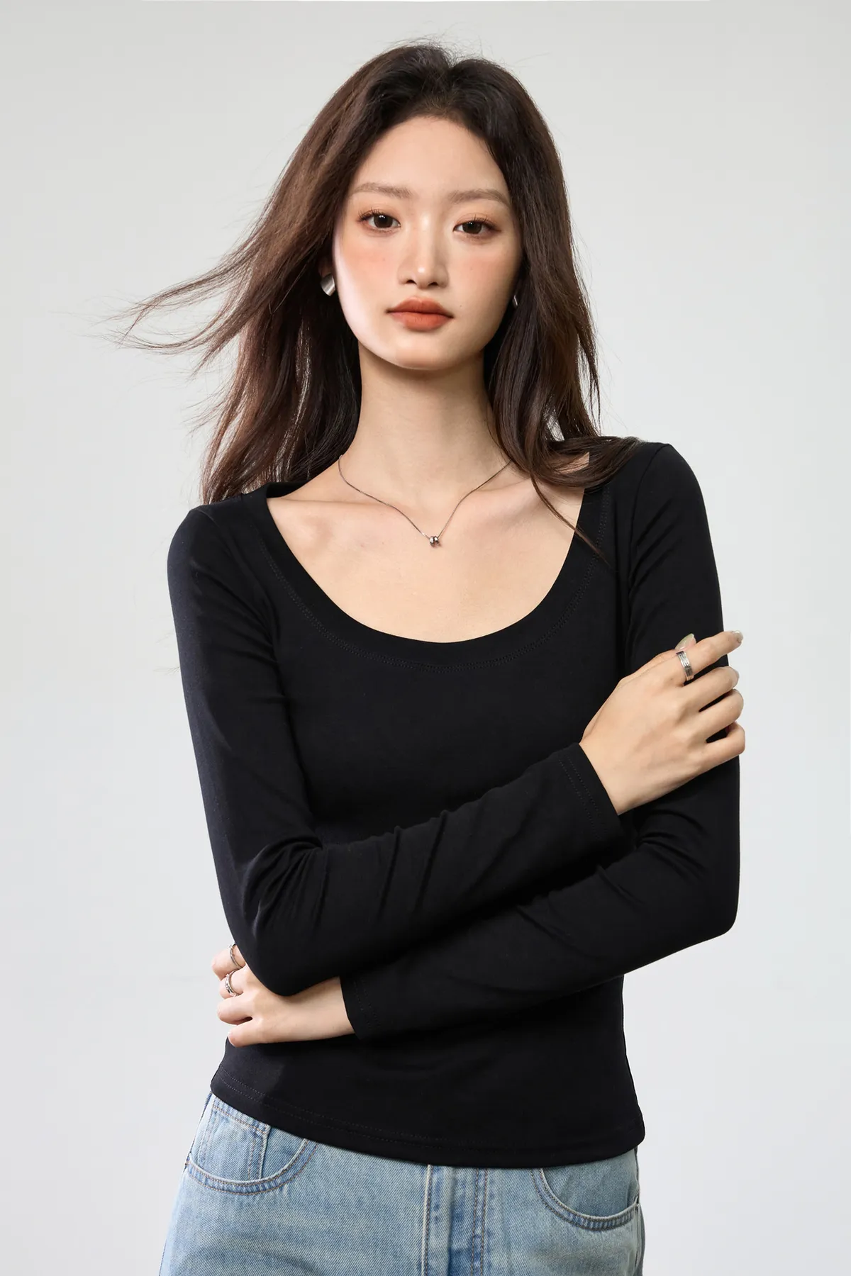 Women's Combed Cotton Long Sleeve T-Shirt - U-Neck Slim Fit Versatile Top for Autumn, Simple Solid Color Undershirt showcase 16