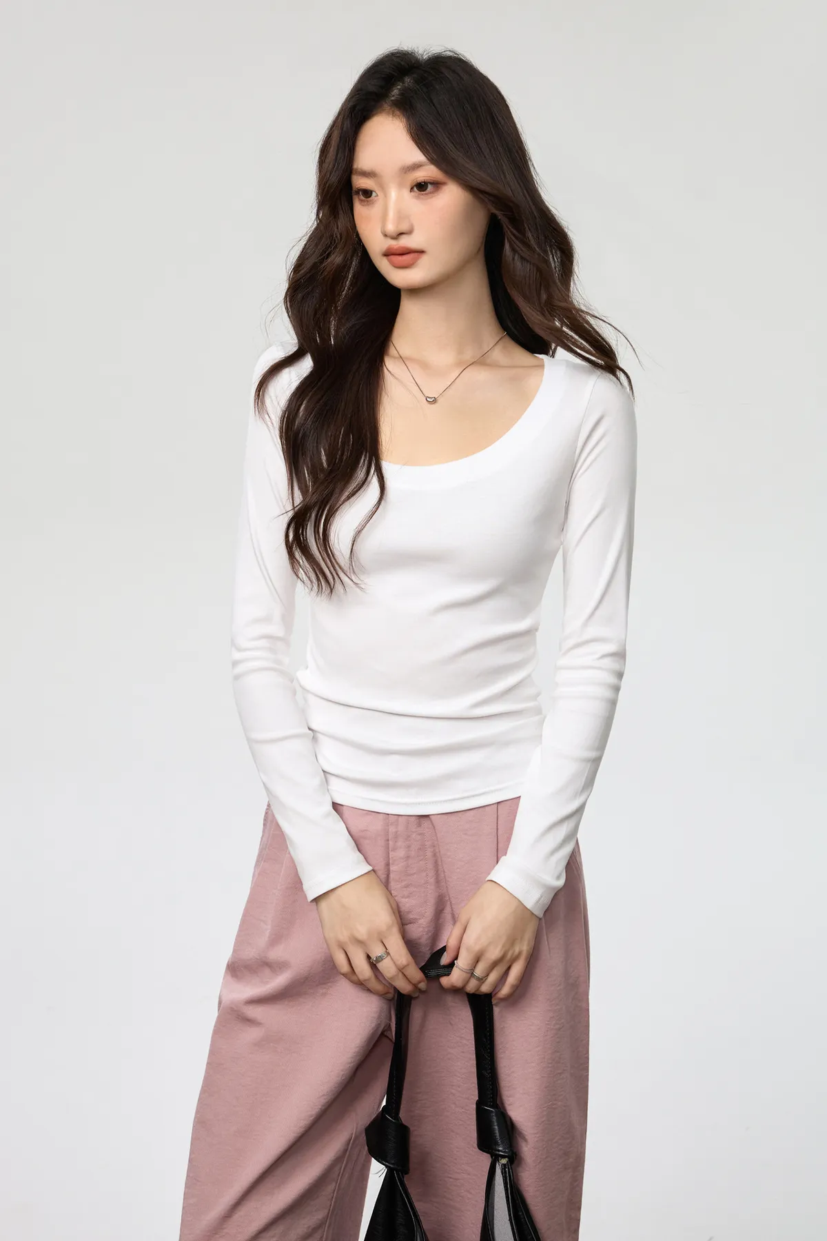 Women's Combed Cotton Long Sleeve T-Shirt - U-Neck Slim Fit Versatile Top for Autumn, Simple Solid Color Undershirt showcase 19