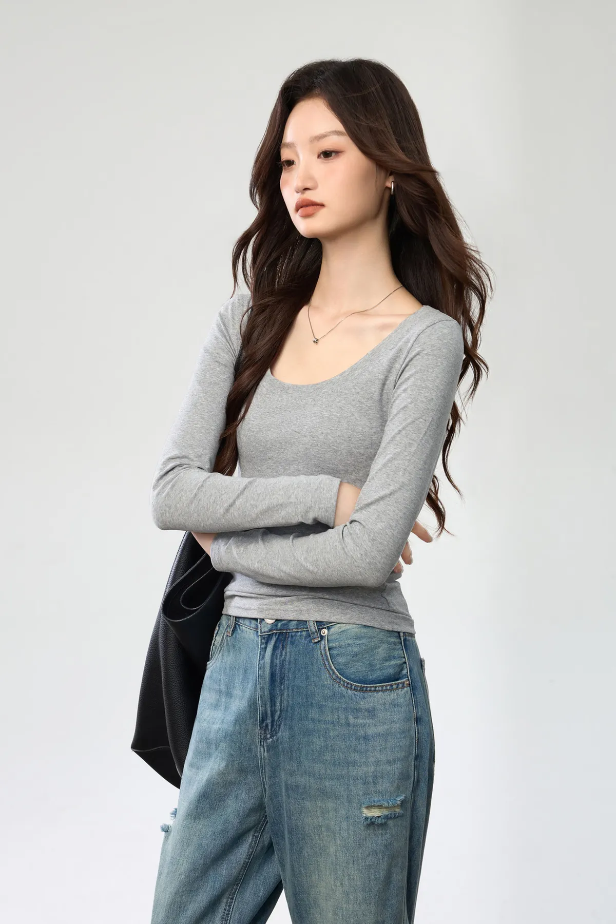 Women's Combed Cotton Long Sleeve T-Shirt - U-Neck Slim Fit Versatile Top for Autumn, Simple Solid Color Undershirt showcase 15