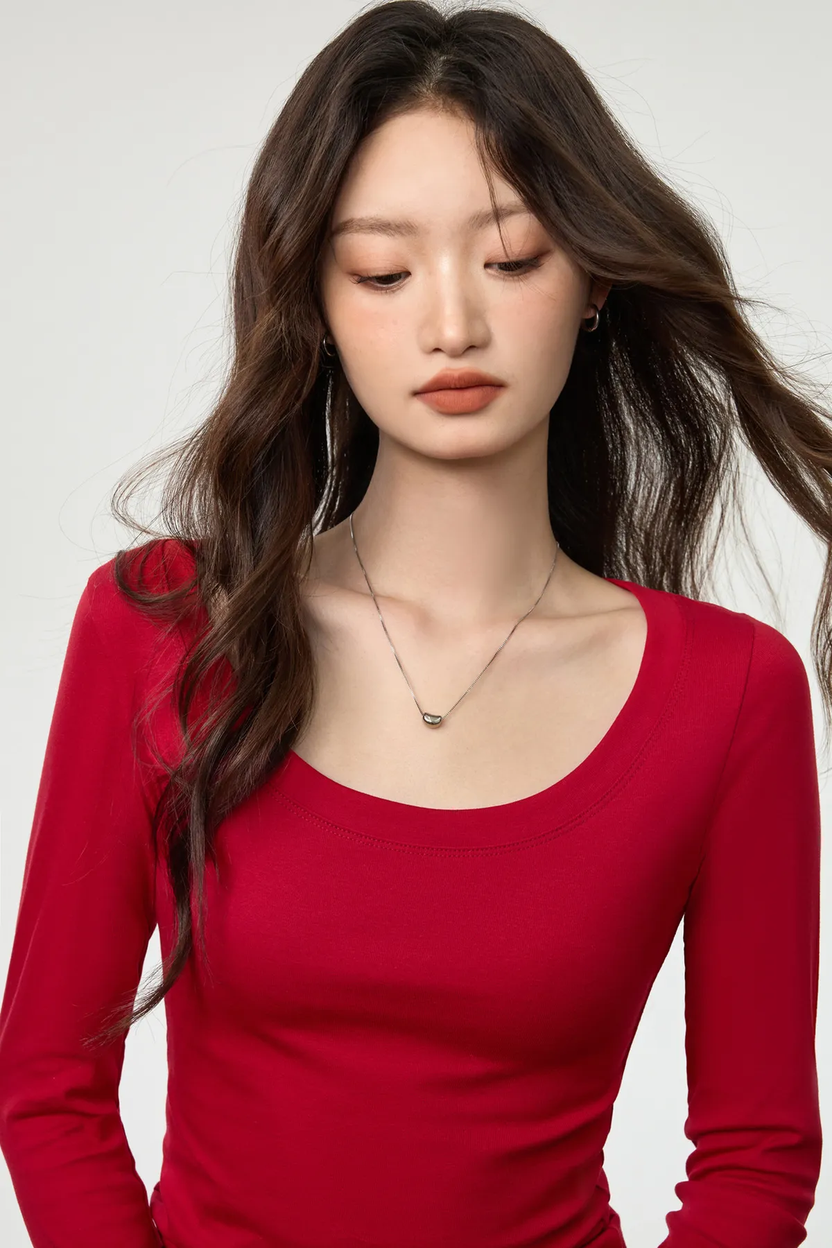 Women's Combed Cotton Long Sleeve T-Shirt - U-Neck Slim Fit Versatile Top for Autumn, Simple Solid Color Undershirt showcase 5