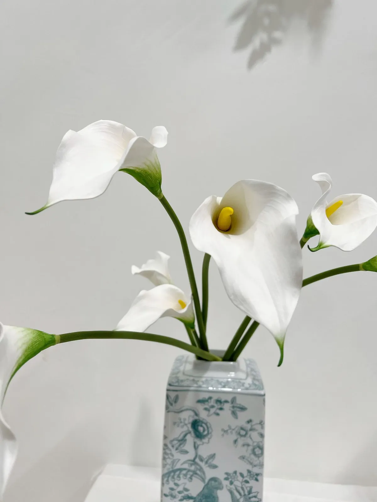 Artificial Calla Lily Flowers for Wedding Home Decoration - Single Stem Real Touch Faux Floral Arrangement Accessories Photography Props showcase 2