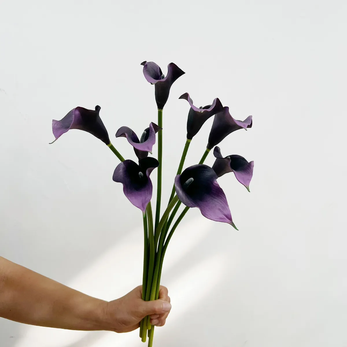Artificial Calla Lily Flowers for Wedding Home Decoration - Single Stem Real Touch Faux Floral Arrangement Accessories Photography Props showcase 17