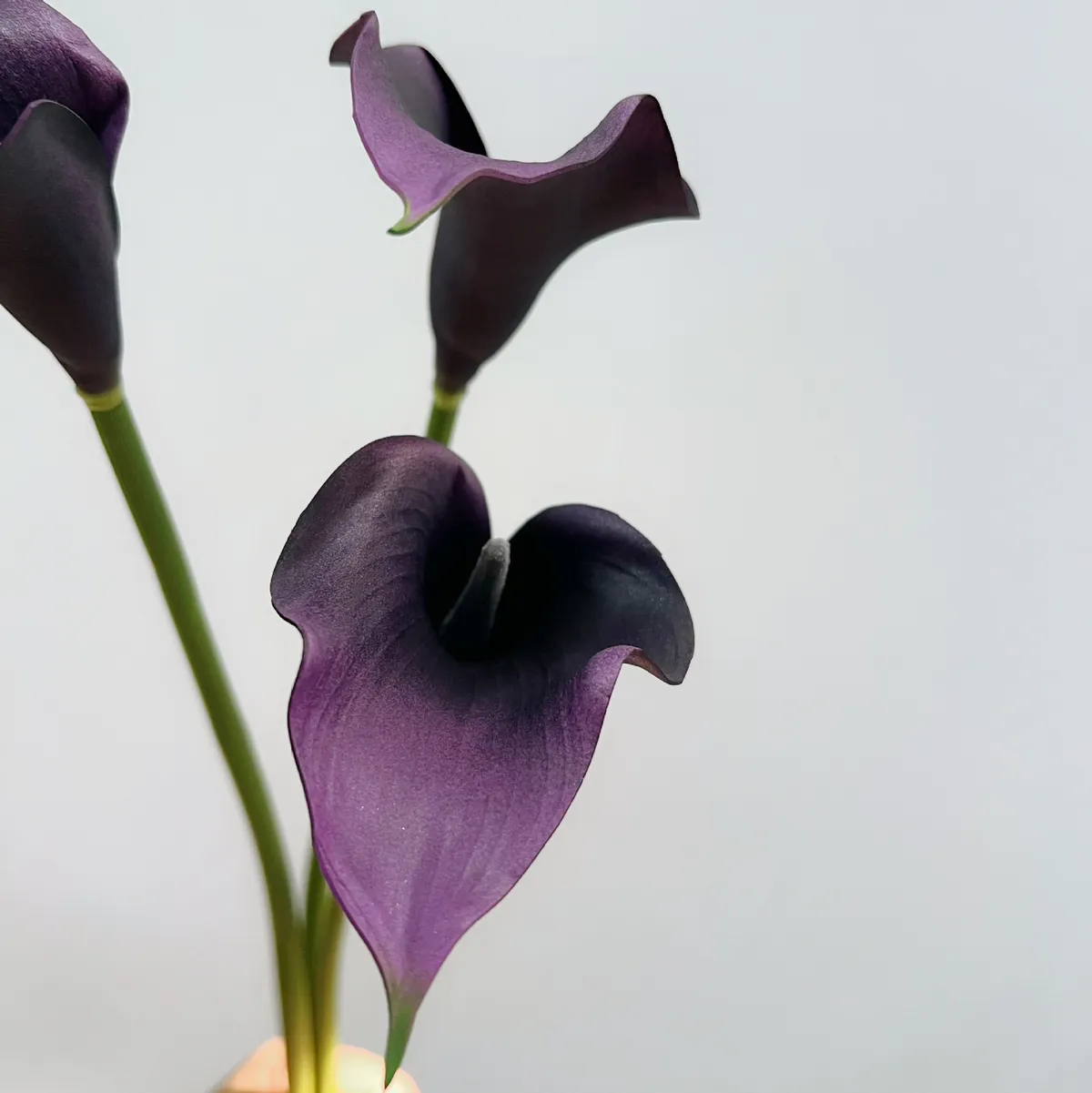 Artificial Calla Lily Flowers for Wedding Home Decoration - Single Stem Real Touch Faux Floral Arrangement Accessories Photography Props showcase 15