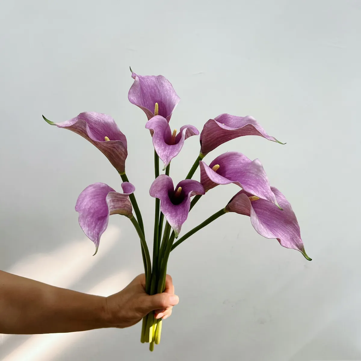 Artificial Calla Lily Flowers for Wedding Home Decoration - Single Stem Real Touch Faux Floral Arrangement Accessories Photography Props showcase 7