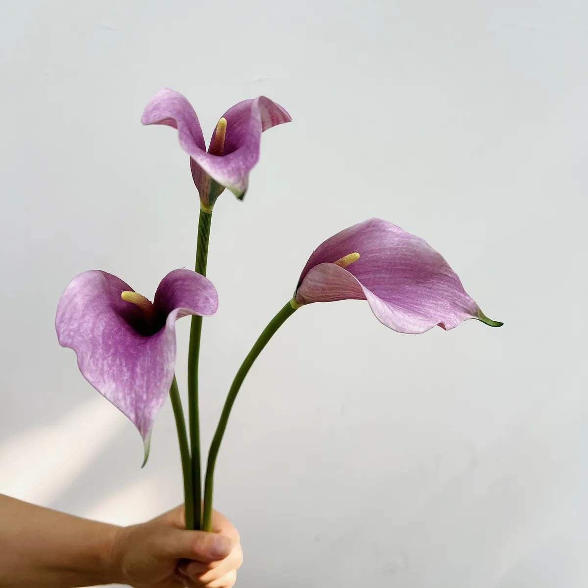Artificial Calla Lily Flowers for Wedding Home Decoration - Single Stem Real Touch Faux Floral Arrangement Accessories Photography Props showcase 8
