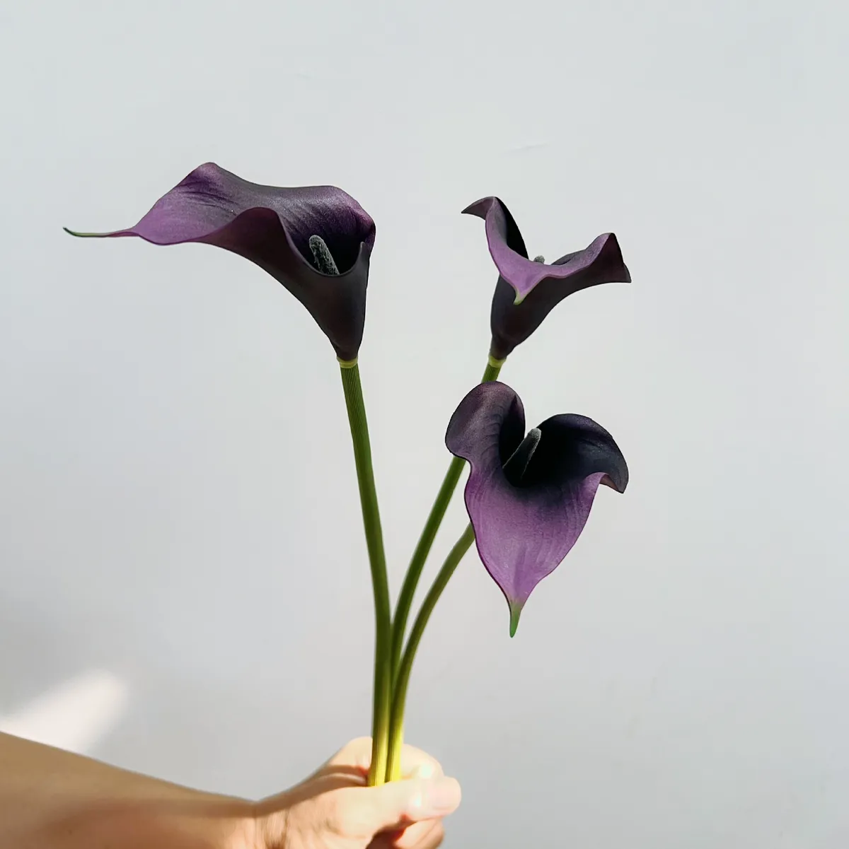 Artificial Calla Lily Flowers for Wedding Home Decoration - Single Stem Real Touch Faux Floral Arrangement Accessories Photography Props showcase 18