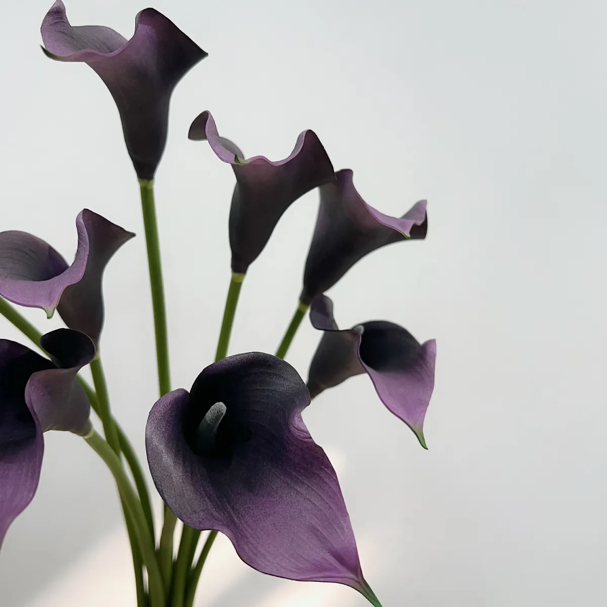 Artificial Calla Lily Flowers for Wedding Home Decoration - Single Stem Real Touch Faux Floral Arrangement Accessories Photography Props showcase 16