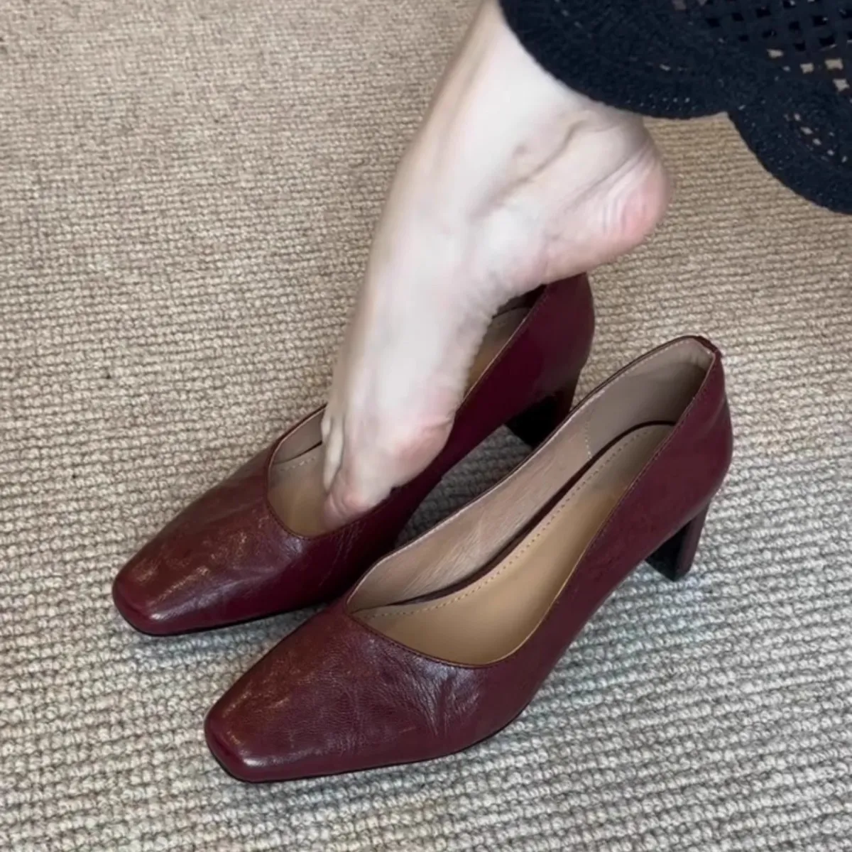 Women's Pleated Retro High Heels - Square Toe Chunky Heel Slip-On Leather Shoes for Professional Commuting & Formal Occasions thumbnail 1