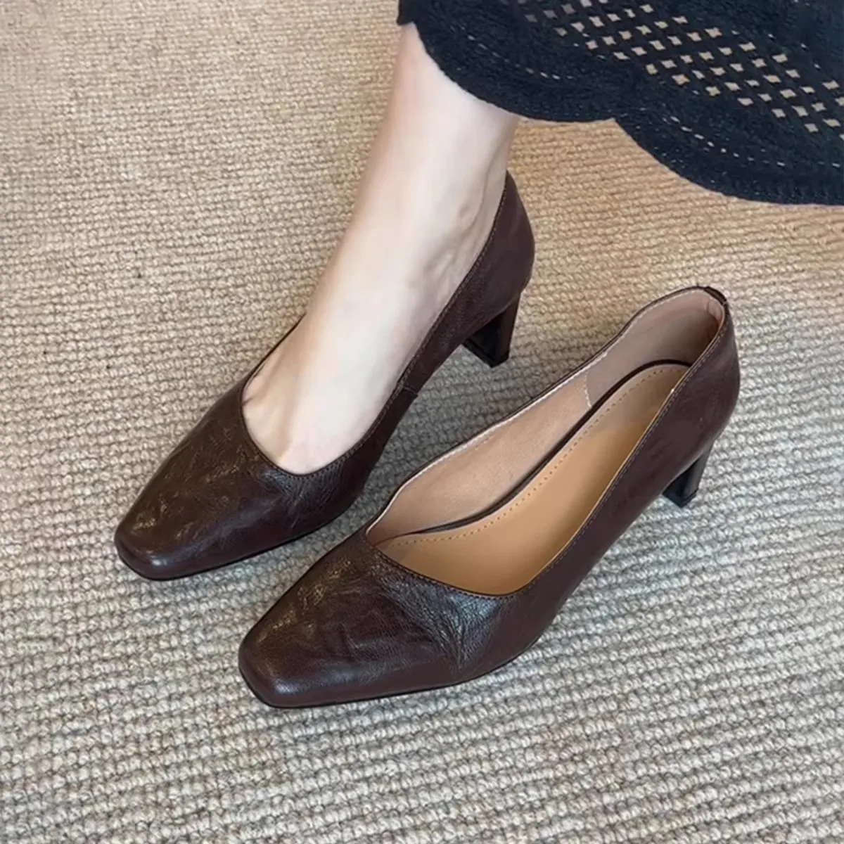 Women's Pleated Retro High Heels - Square Toe Chunky Heel Slip-On Leather Shoes for Professional Commuting & Formal Occasions thumbnail 7