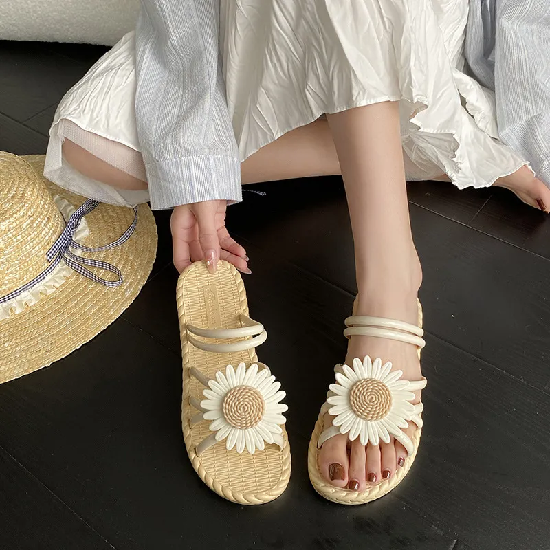 Women's Fashion Straw Slippers Summer Beach Flip-Flops Ethnic Roman Style Two-Wear Sandals - Comfortable and Stylish Flower Design thumbnail 6