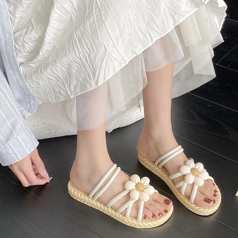 Women's Fashion Straw Slippers Summer Beach Flip-Flops Ethnic Roman Style Two-Wear Sandals - Comfortable and Stylish Flower Design thumbnail 2