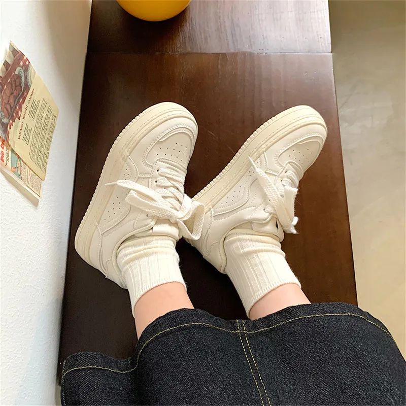 Women's White Sneakers 2024 Spring Fashion Casual Sports Shoes Retro Thick Sole Height Increasing Versatile Student Sneakers Comfortable Walking Shoes showcase 8