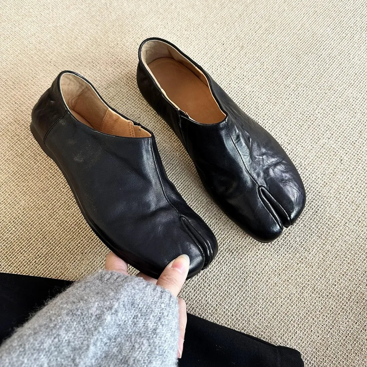 Women's Leather Split Toe Flats Comfortable Slip-On Mules Stylish Pointed Toe Shoes Trendy Spring Loafers Casual Walking Shoes thumbnail 1