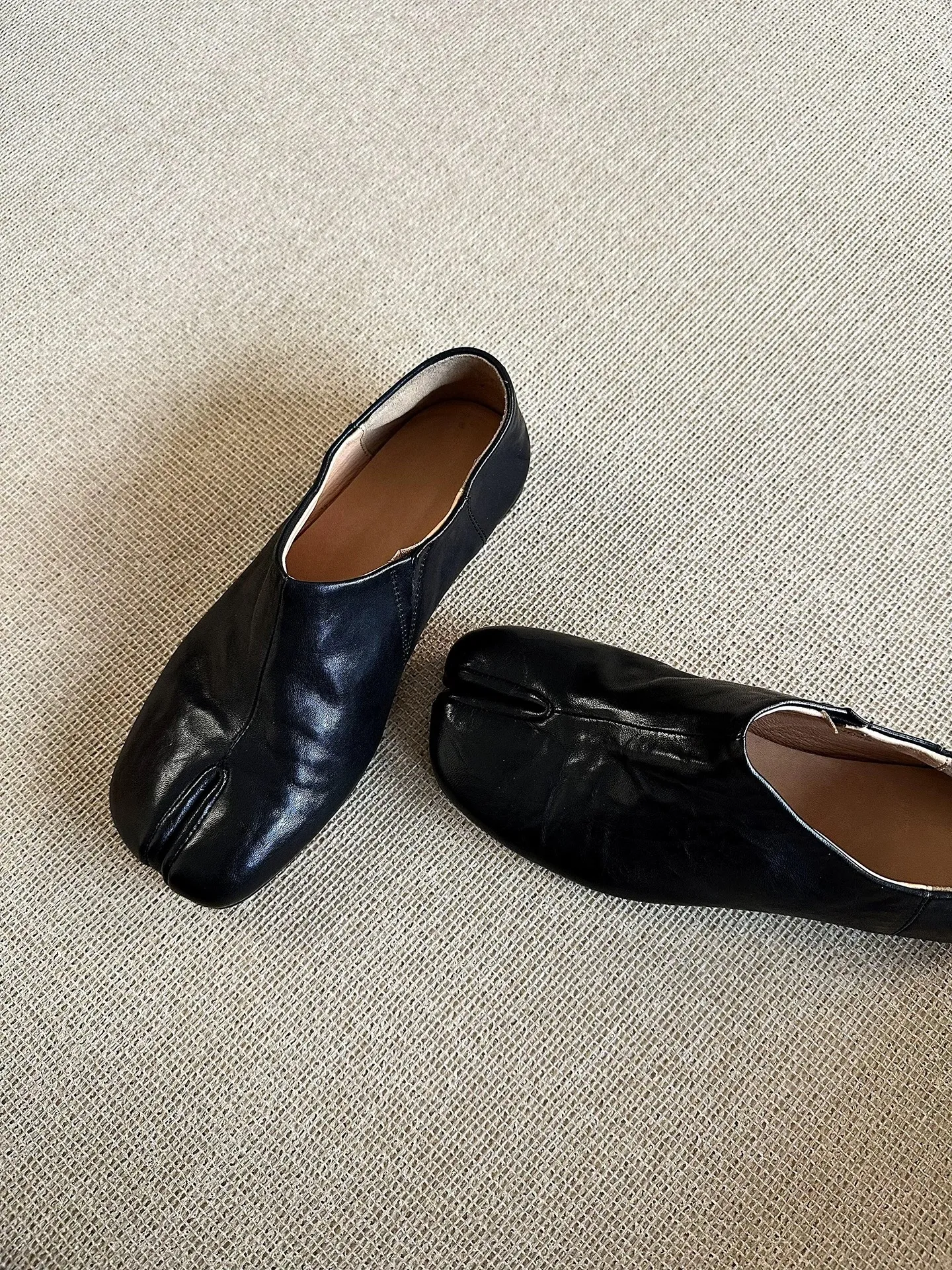 Women's Leather Split Toe Flats Comfortable Slip-On Mules Stylish Pointed Toe Shoes Trendy Spring Loafers Casual Walking Shoes thumbnail 6