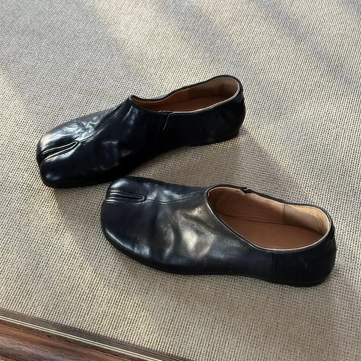 Women's Leather Split Toe Flats Comfortable Slip-On Mules Stylish Pointed Toe Shoes Trendy Spring Loafers Casual Walking Shoes thumbnail 3