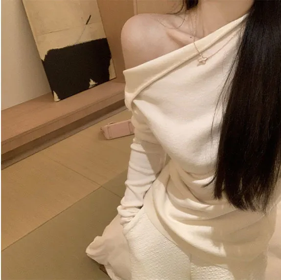 Women's Off-Shoulder Long Sleeve Sweater Top - High Bottom Niche Design, Sloping Shoulder, Mid-Length, Retro Chic, Fashionable, Elegant Bottoming Shirt thumbnail 3