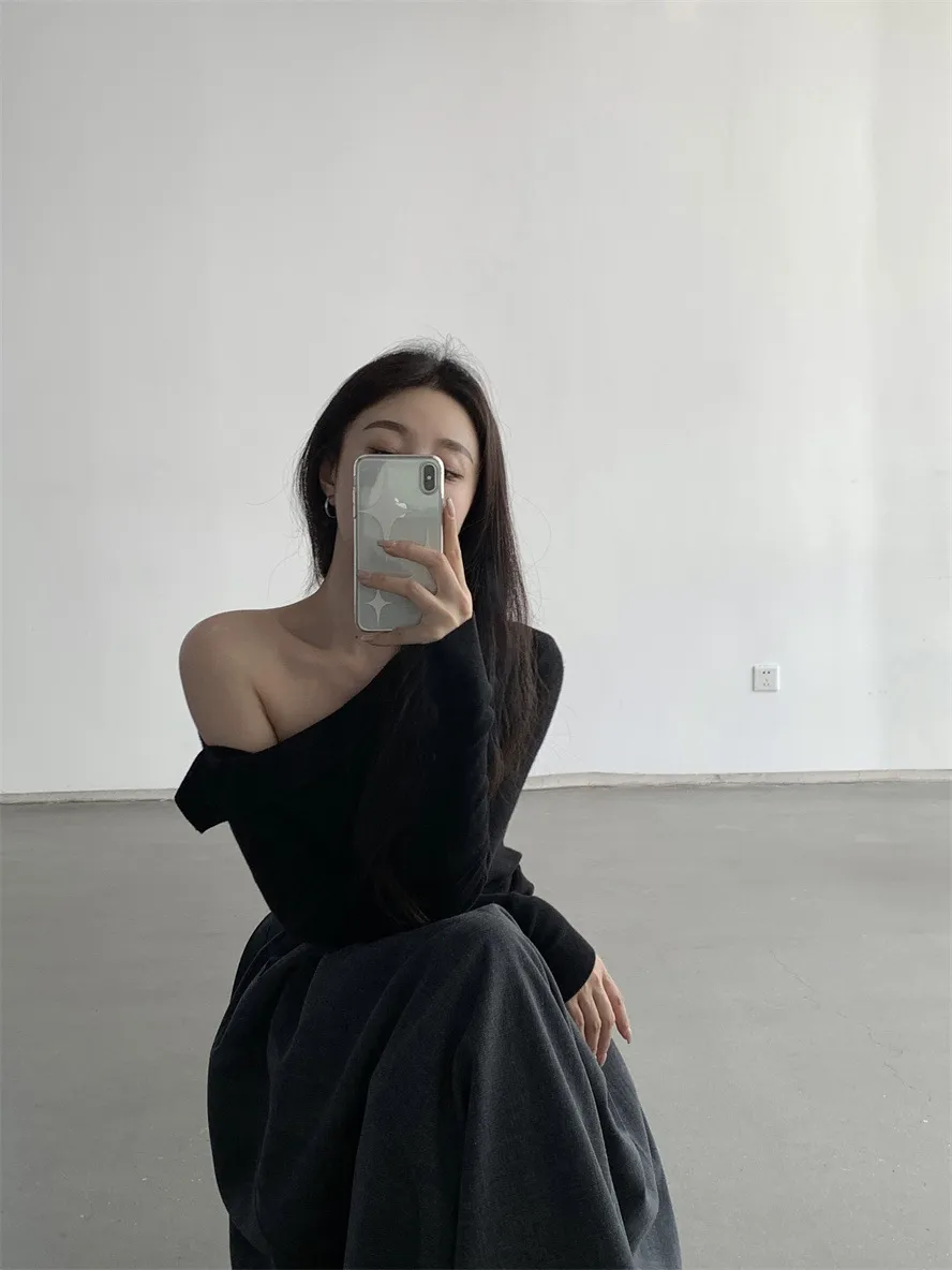 Women's Off-Shoulder Long Sleeve Sweater Top - High Bottom Niche Design, Sloping Shoulder, Mid-Length, Retro Chic, Fashionable, Elegant Bottoming Shirt showcase 8