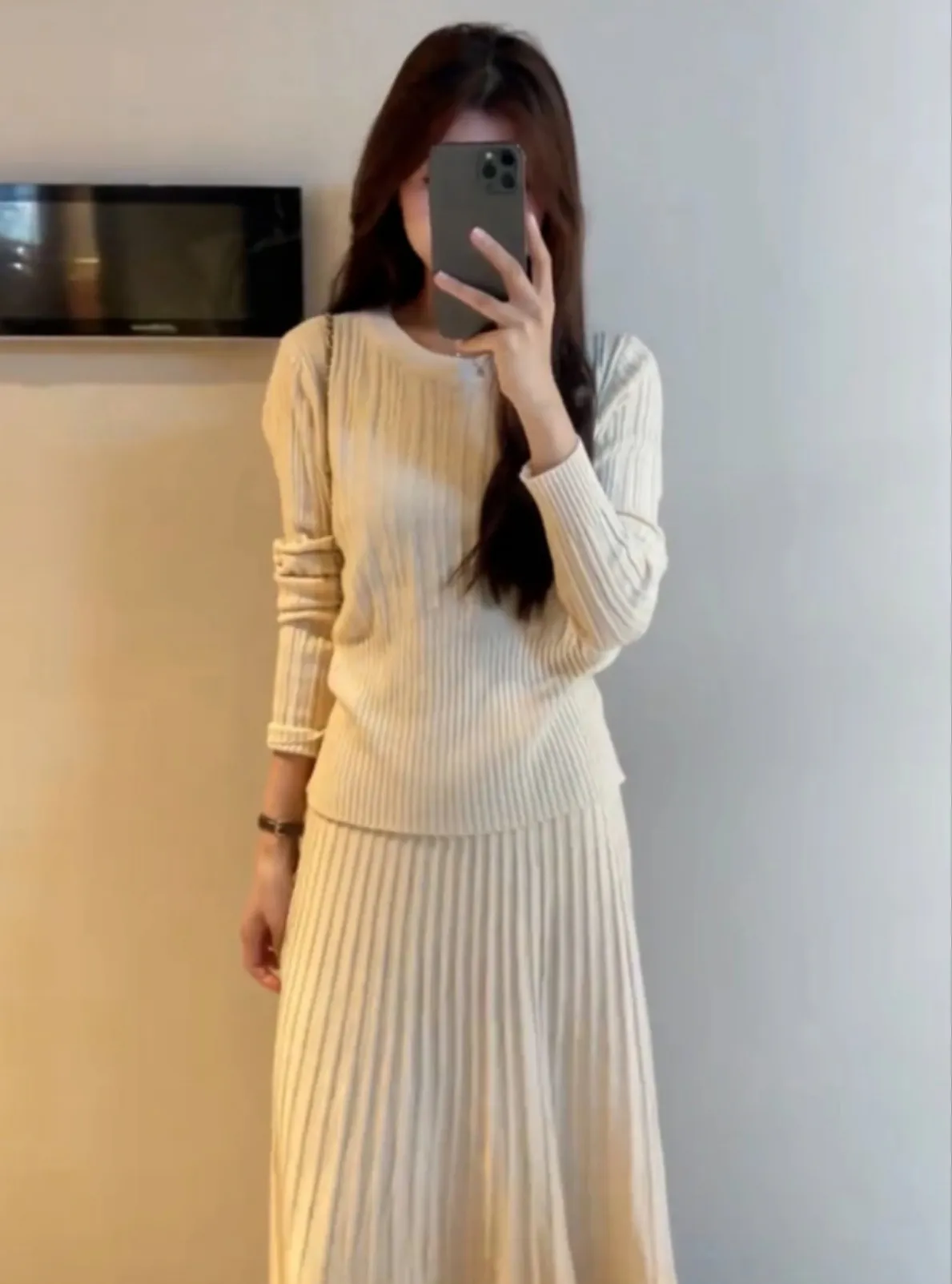 Women's Faux Fur Vest - Korean Style High-End Furry Sleeveless Coat for Autumn Winter 2025 - Warm, Stylish Outerwear showcase 15