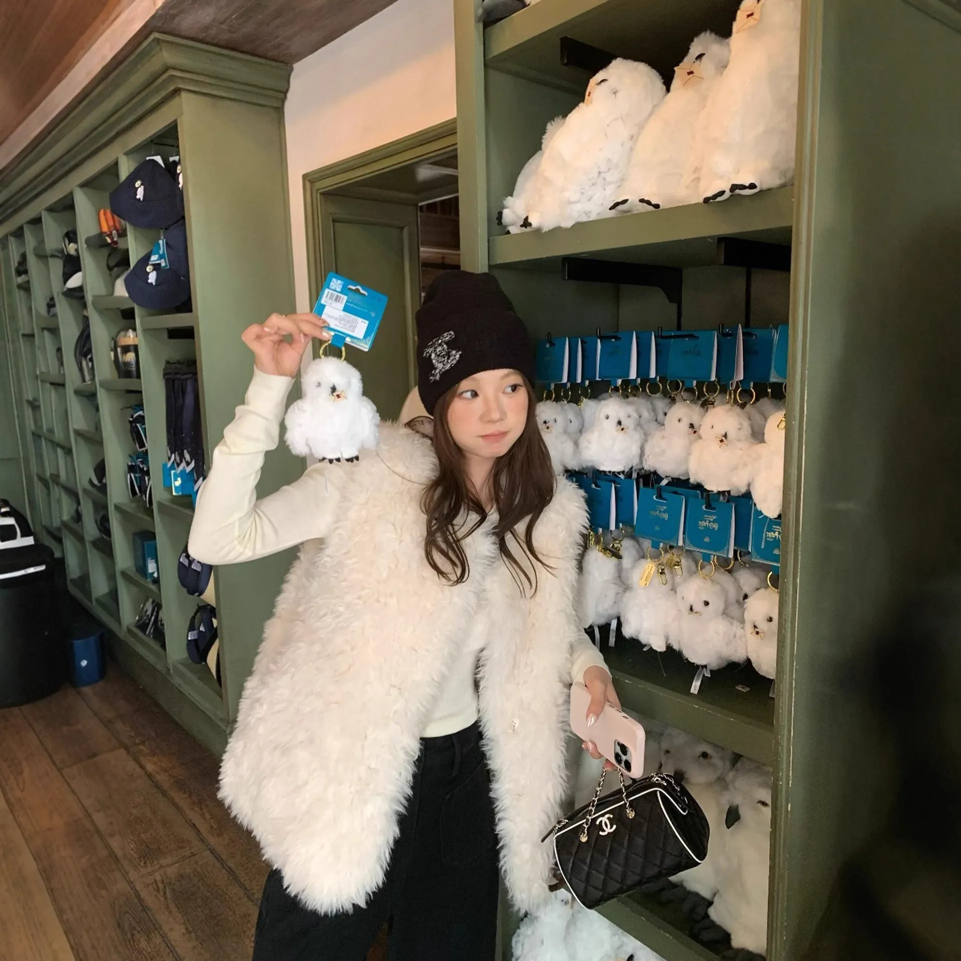 Women's Faux Fur Vest - Korean Style High-End Furry Sleeveless Coat for Autumn Winter 2025 - Warm, Stylish Outerwear thumbnail 1