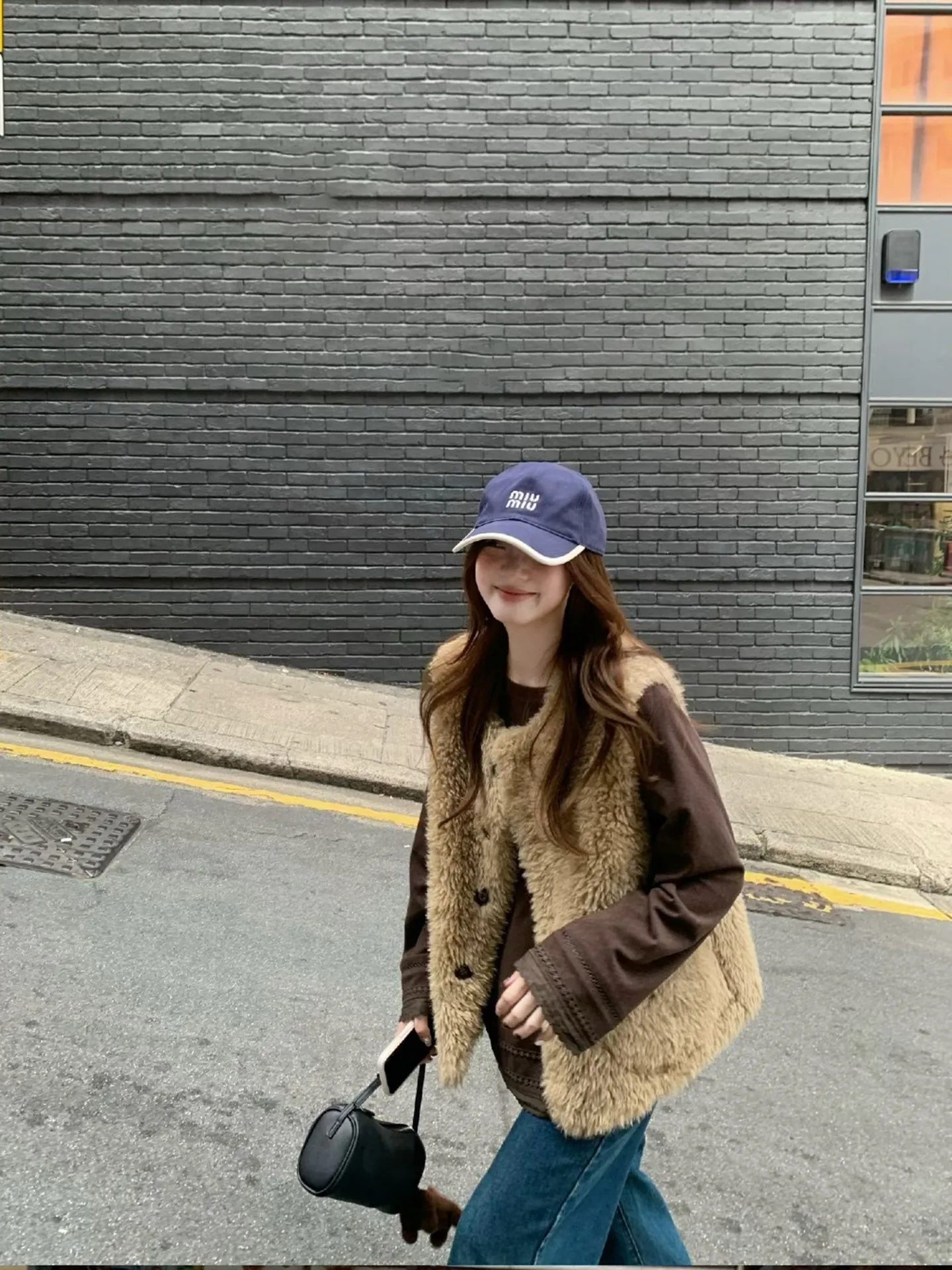 Women's Faux Fur Vest - Korean Style High-End Furry Sleeveless Coat for Autumn Winter 2025 - Warm, Stylish Outerwear thumbnail 10
