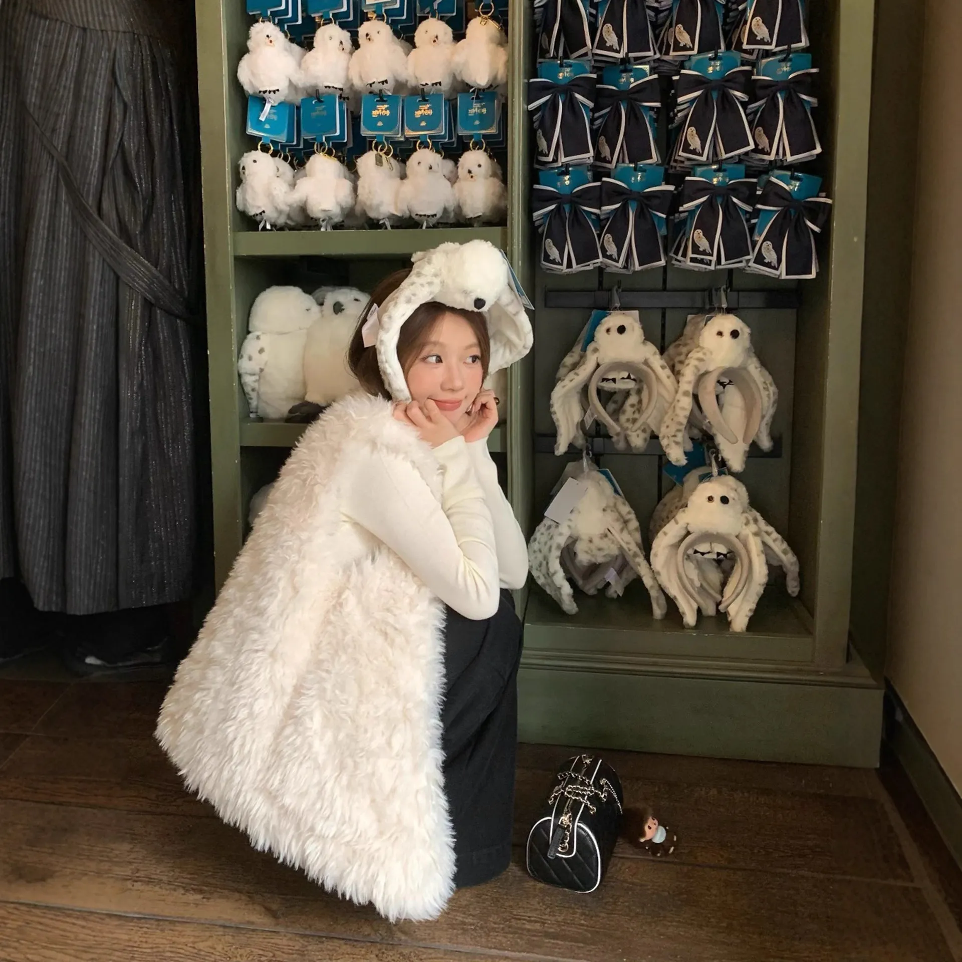 Women's Faux Fur Vest - Korean Style High-End Furry Sleeveless Coat for Autumn Winter 2025 - Warm, Stylish Outerwear thumbnail 3