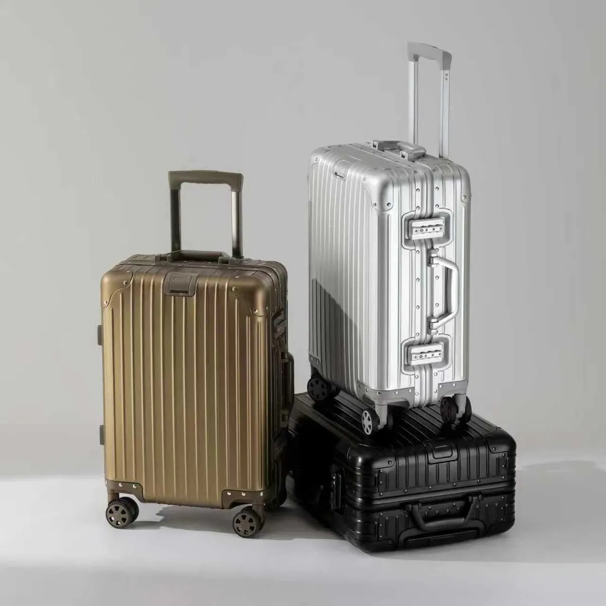 Aluminum Magnesium Alloy Trolley Suitcase 20 Inch Carry-On Luggage for Men and Women, Universal Wheels, Password Lock, Lightweight Travel Suitcase showcase 16