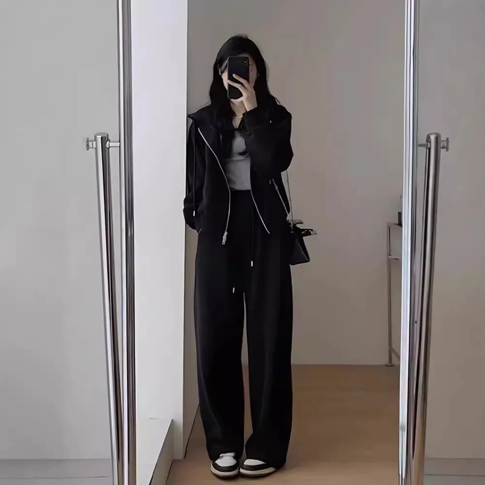 Women's Casual Two-Piece Set: Hooded Sweatshirt & Wide-Leg Pants for Autumn/Winter. Fashionable, slimming, age-reducing design perfect for sports, running, or everyday trendy wear. thumbnail 4