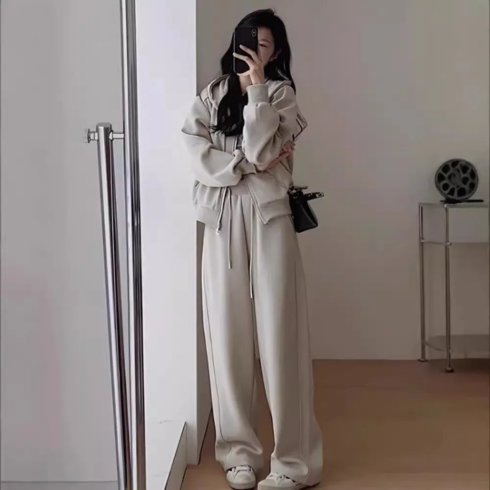 Women's Casual Two-Piece Set: Hooded Sweatshirt & Wide-Leg Pants for Autumn/Winter. Fashionable, slimming, age-reducing design perfect for sports, running, or everyday trendy wear. thumbnail 2