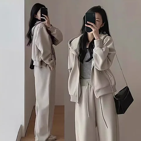Women's Casual Two-Piece Set: Hooded Sweatshirt & Wide-Leg Pants for Autumn/Winter. Fashionable, slimming, age-reducing design perfect for sports, running, or everyday trendy wear.