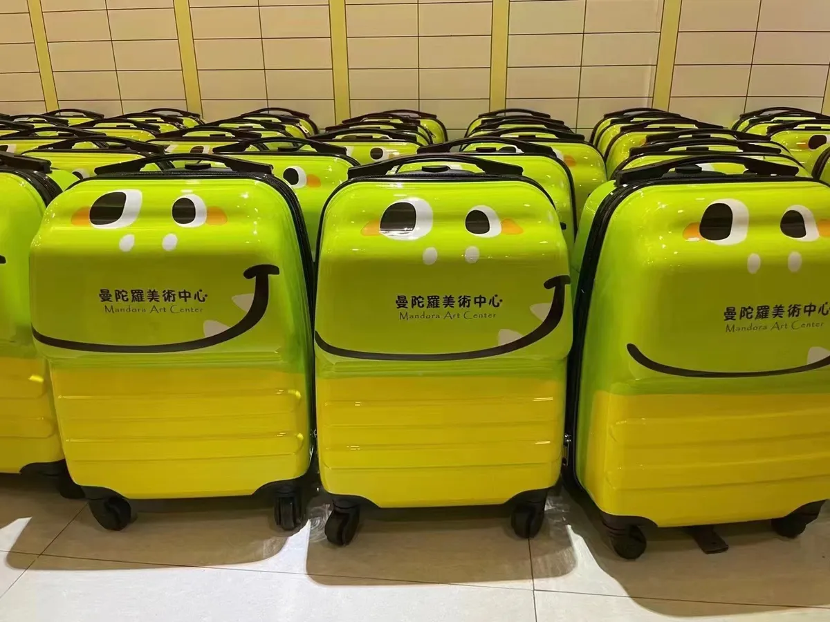 Cute Cartoon Animal 3D Stereo Kids Suitcase - 18-Inch Universal Wheel Luggage for Students, Customizable Printing Available showcase 2
