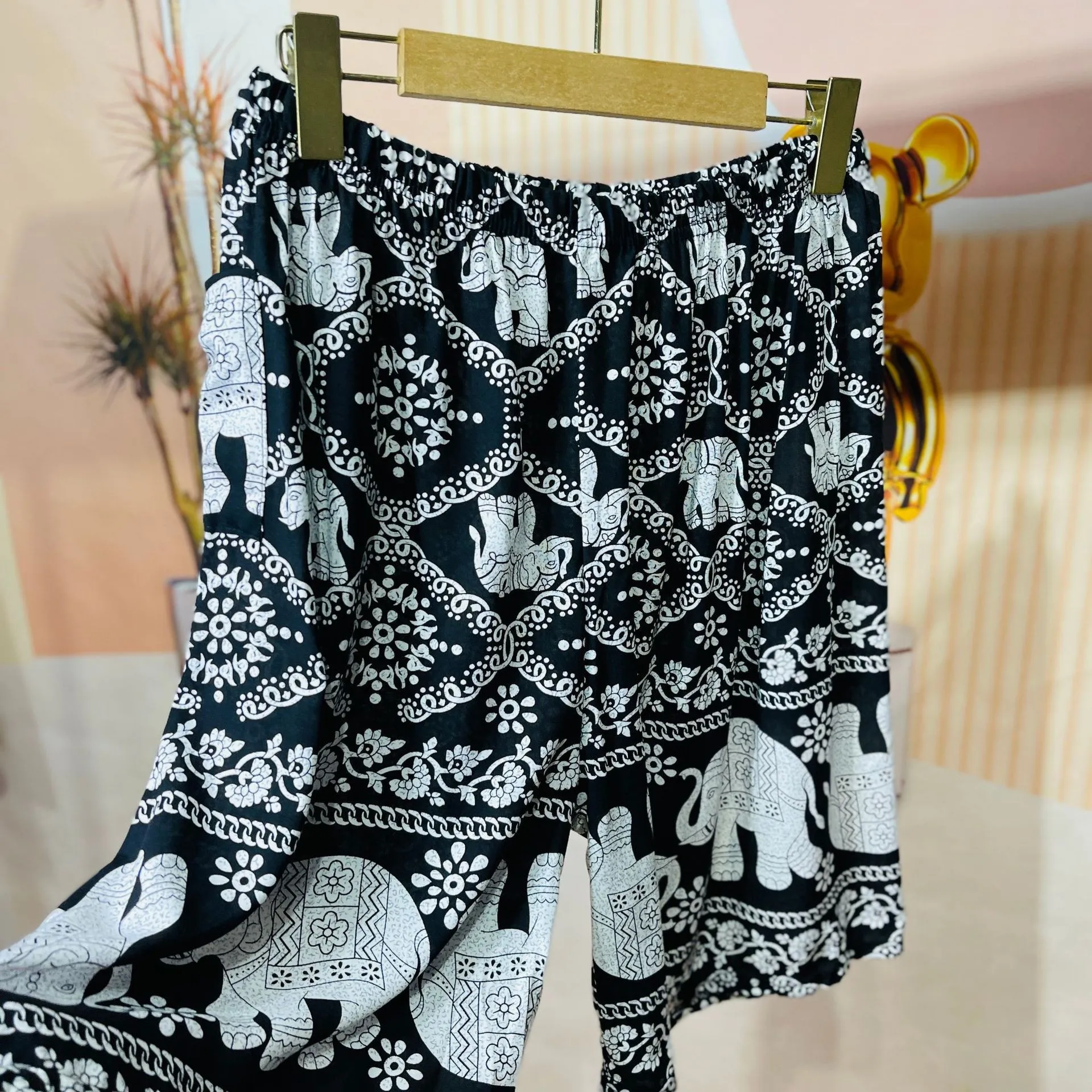 Men's Hawaiian Print Rayon Shorts - Quick-Drying Casual Beach Summer Fashion Pants for Sports & Leisure thumbnail 10