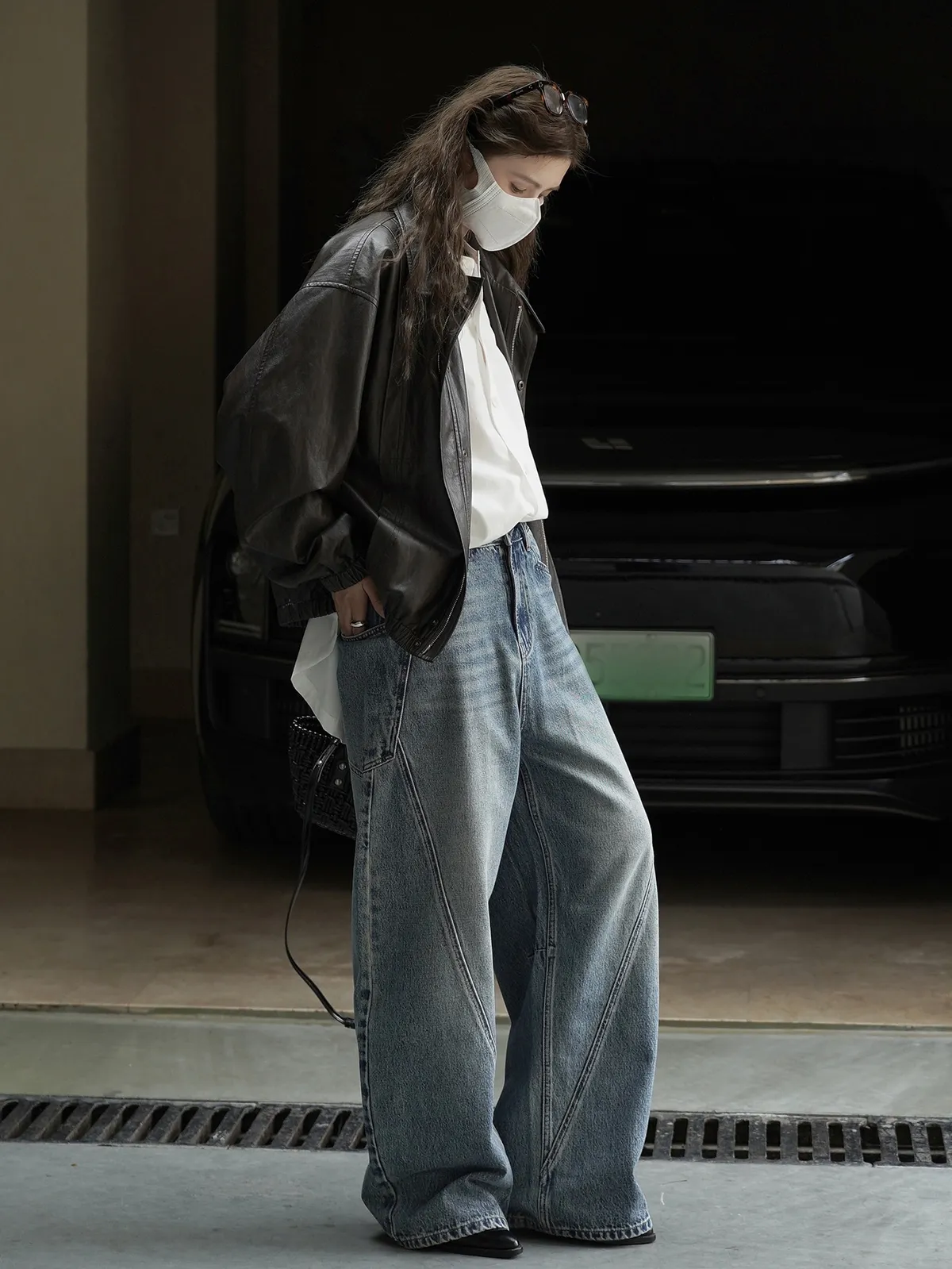 Louvre Women's Autumn Winter Korean Style Fashionable Workwear Jeans - Loose Wide-Leg Cut & Spliced Design for a Personalized Look showcase 12